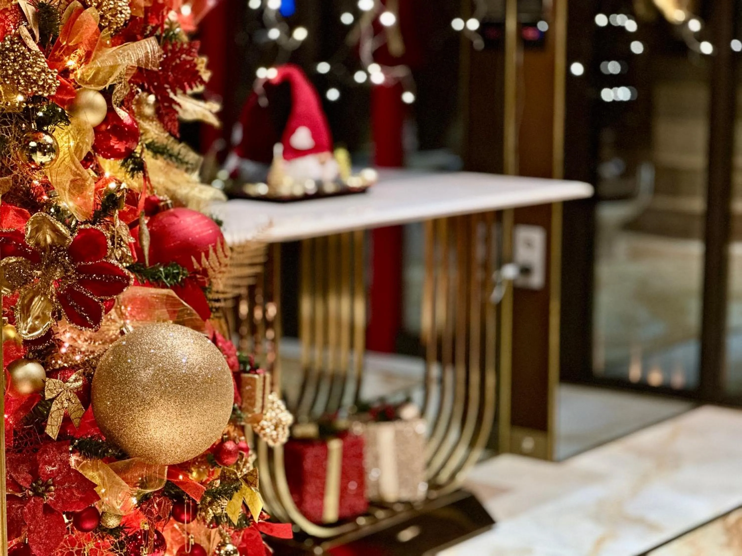 Decorative detail in HIDDEN BANK: Golden