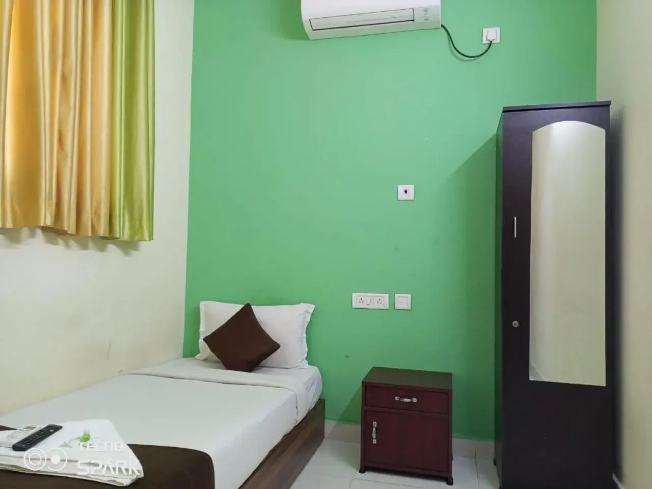 Single Room - single occupancy in Green Tree Hotel-Near VFS Global and Ramee Mall Single Room - single occupancy in Green Tree Hotel-Near VFS Global and Ramee Mall