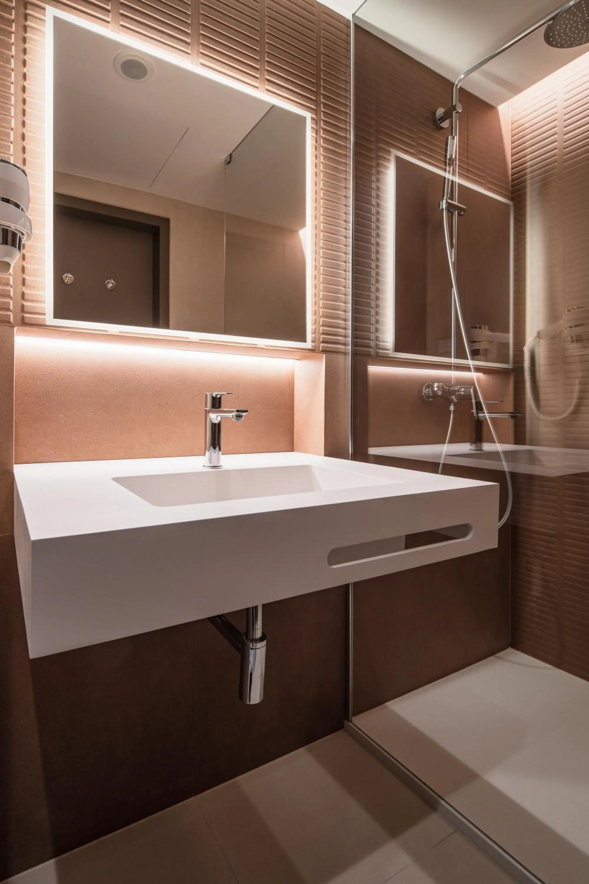 Shower in OREA Hotel Pyramida Praha