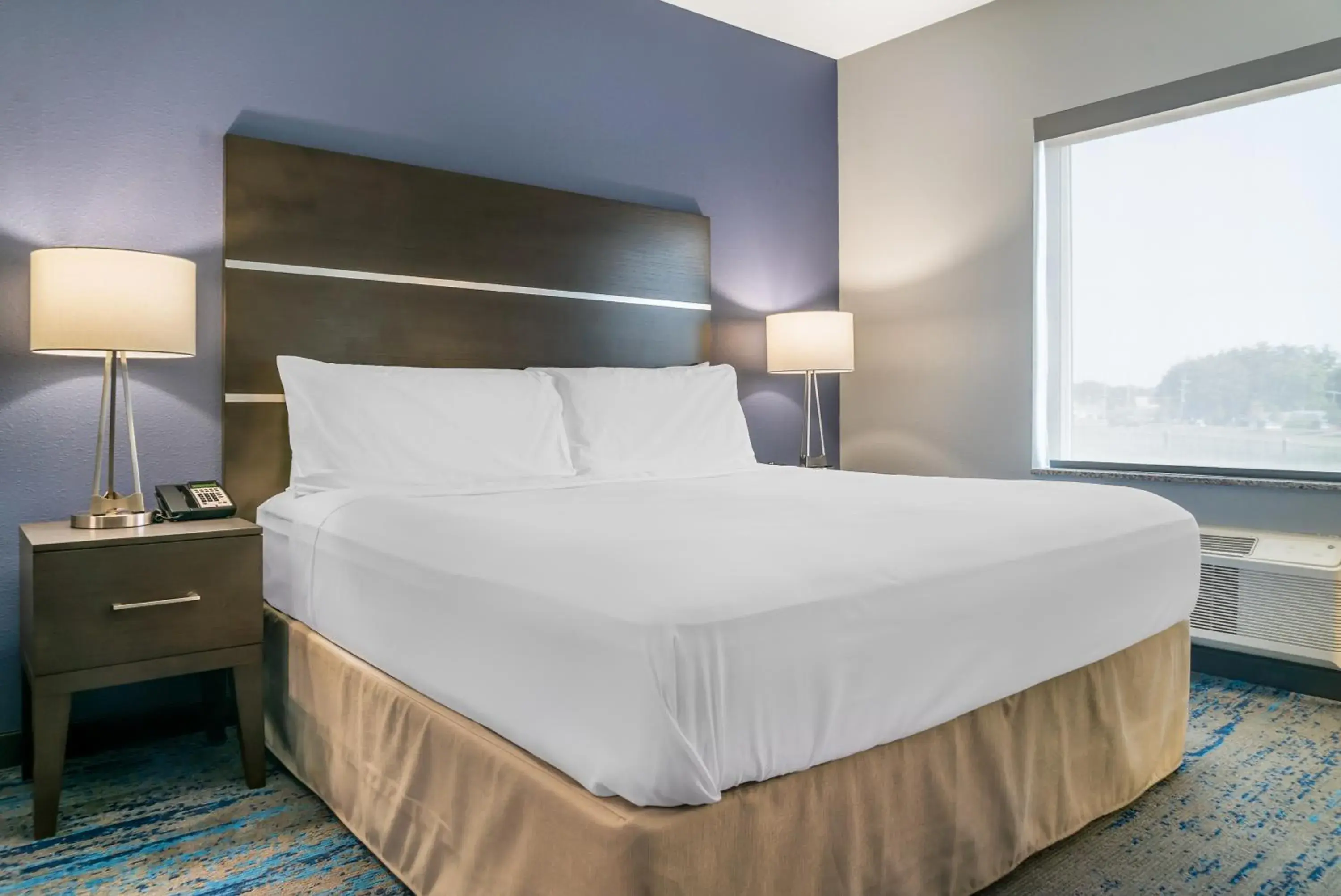 Bed in Comfort Inn & Suites Adrian Bed in Comfort Inn & Suites Adrian