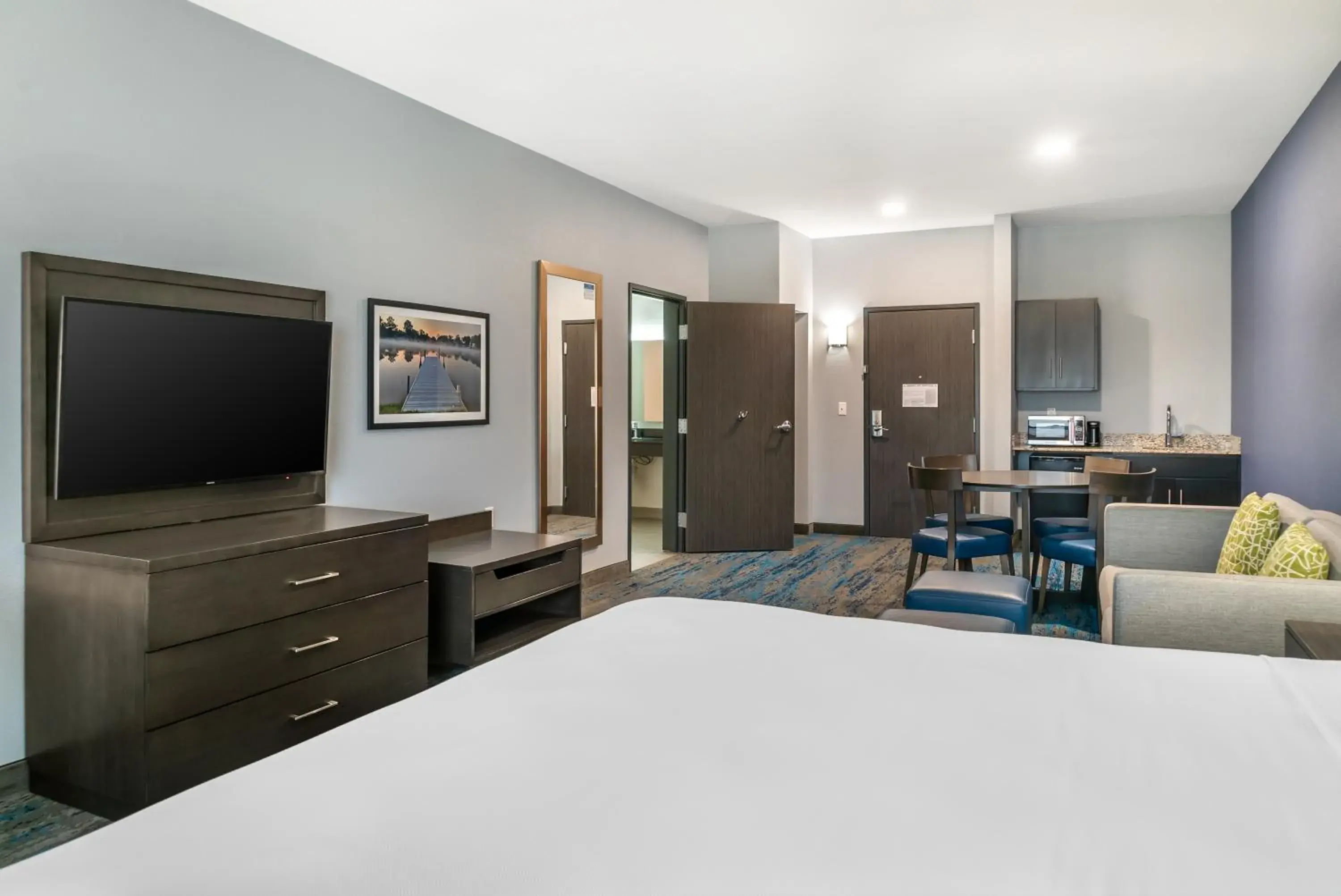 Bed in Comfort Inn & Suites Adrian Bed in Comfort Inn & Suites Adrian