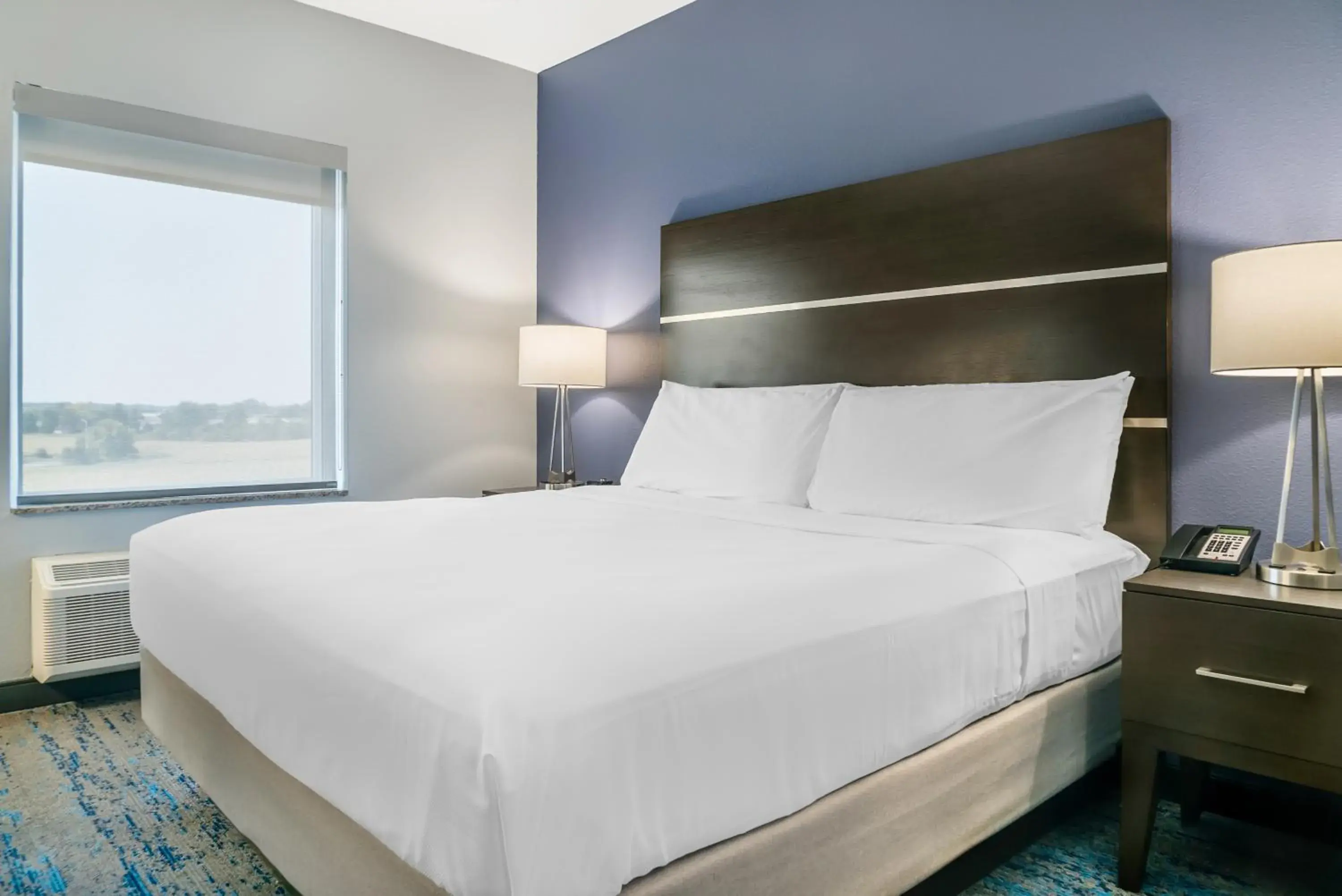 Bed in Comfort Inn & Suites Adrian Bed in Comfort Inn & Suites Adrian