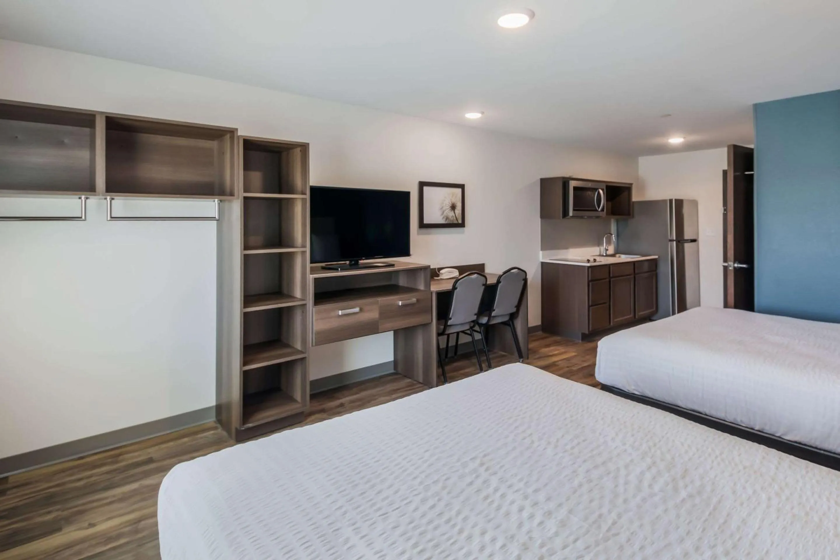 Photo of the whole room, Bed in WoodSpring Suites Round Rock-Austin North