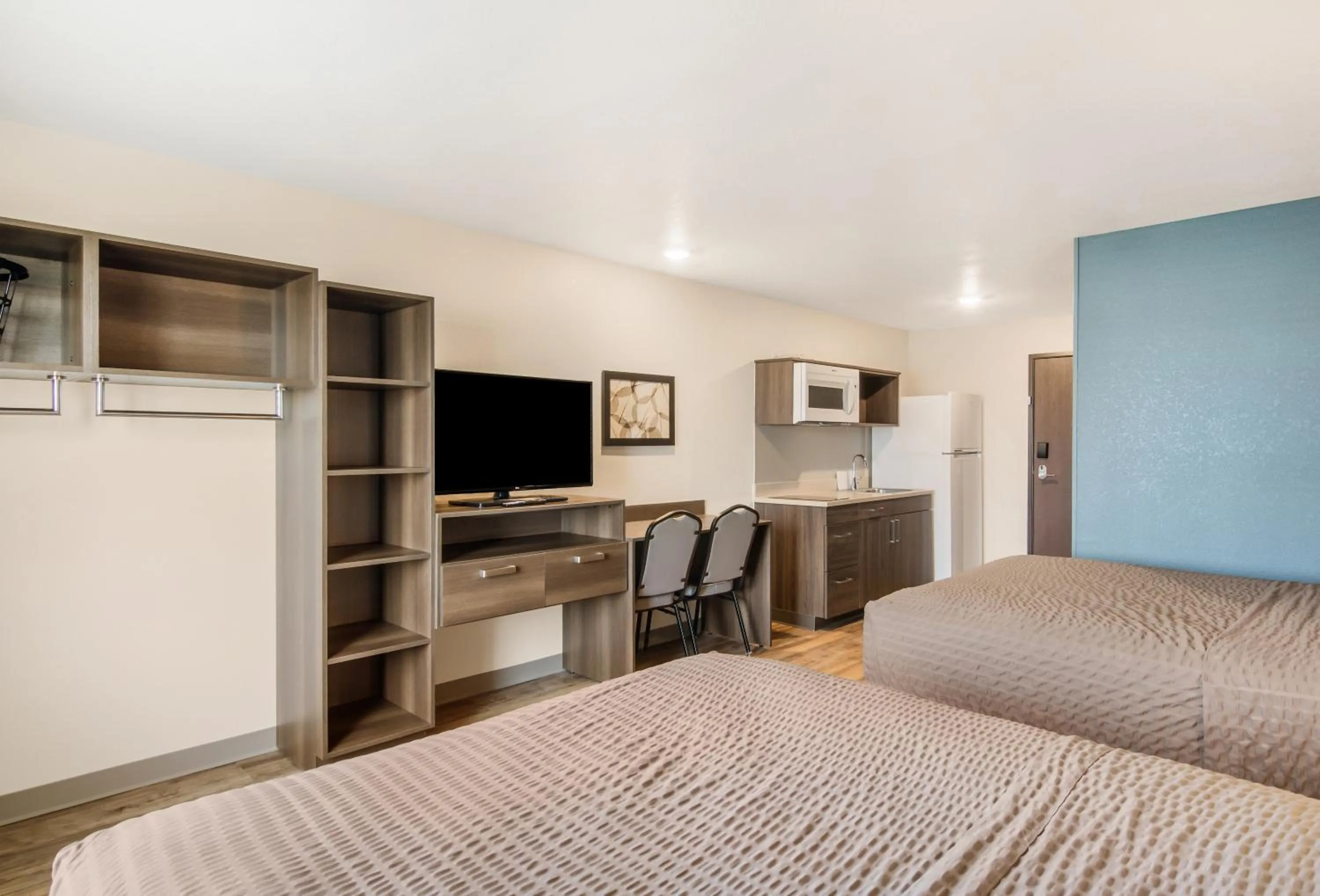 Photo of the whole room, Bed in WoodSpring Suites Thornton-North Denver