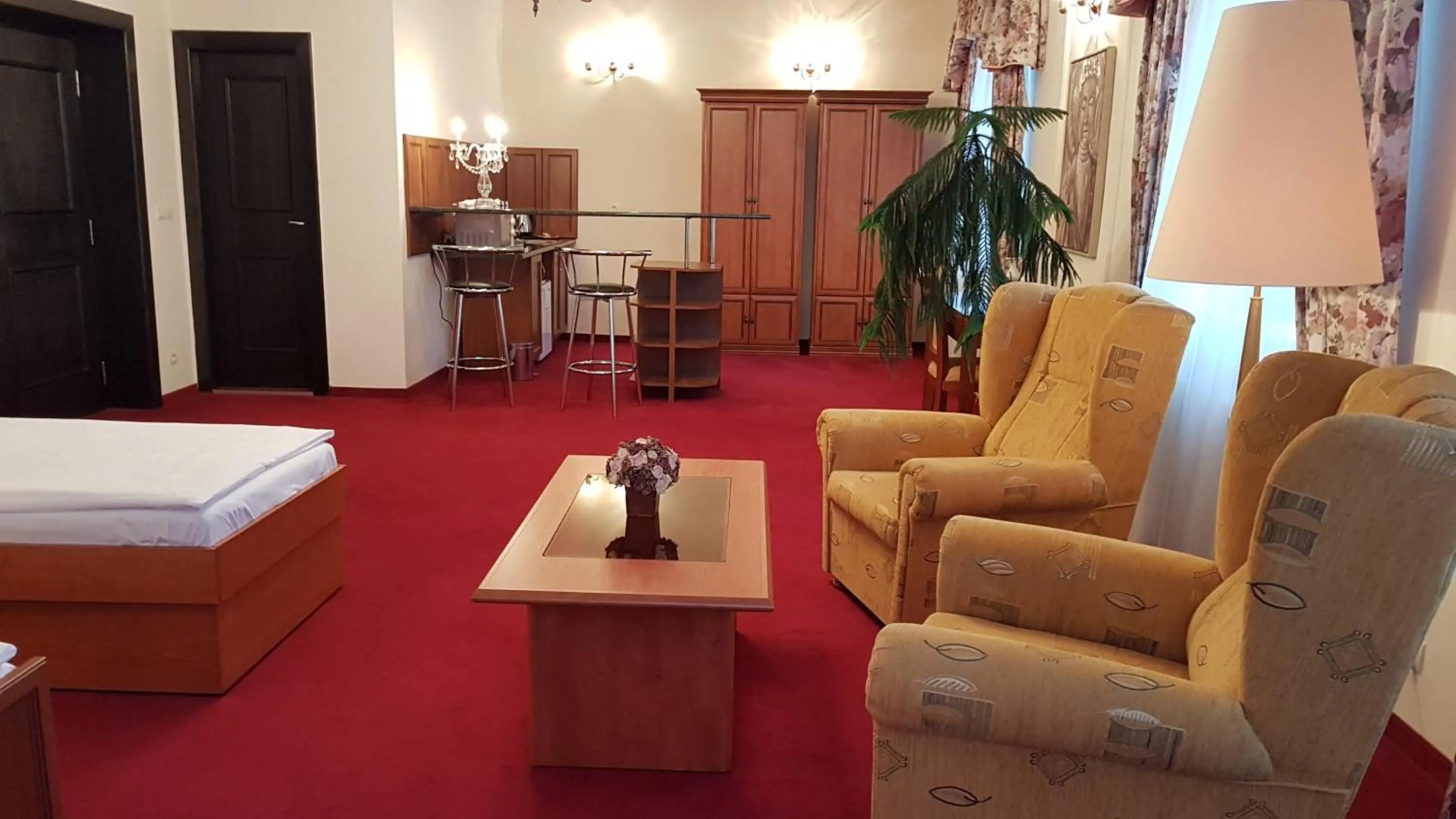 Kitchen or kitchenette, Bed in Eurohotel