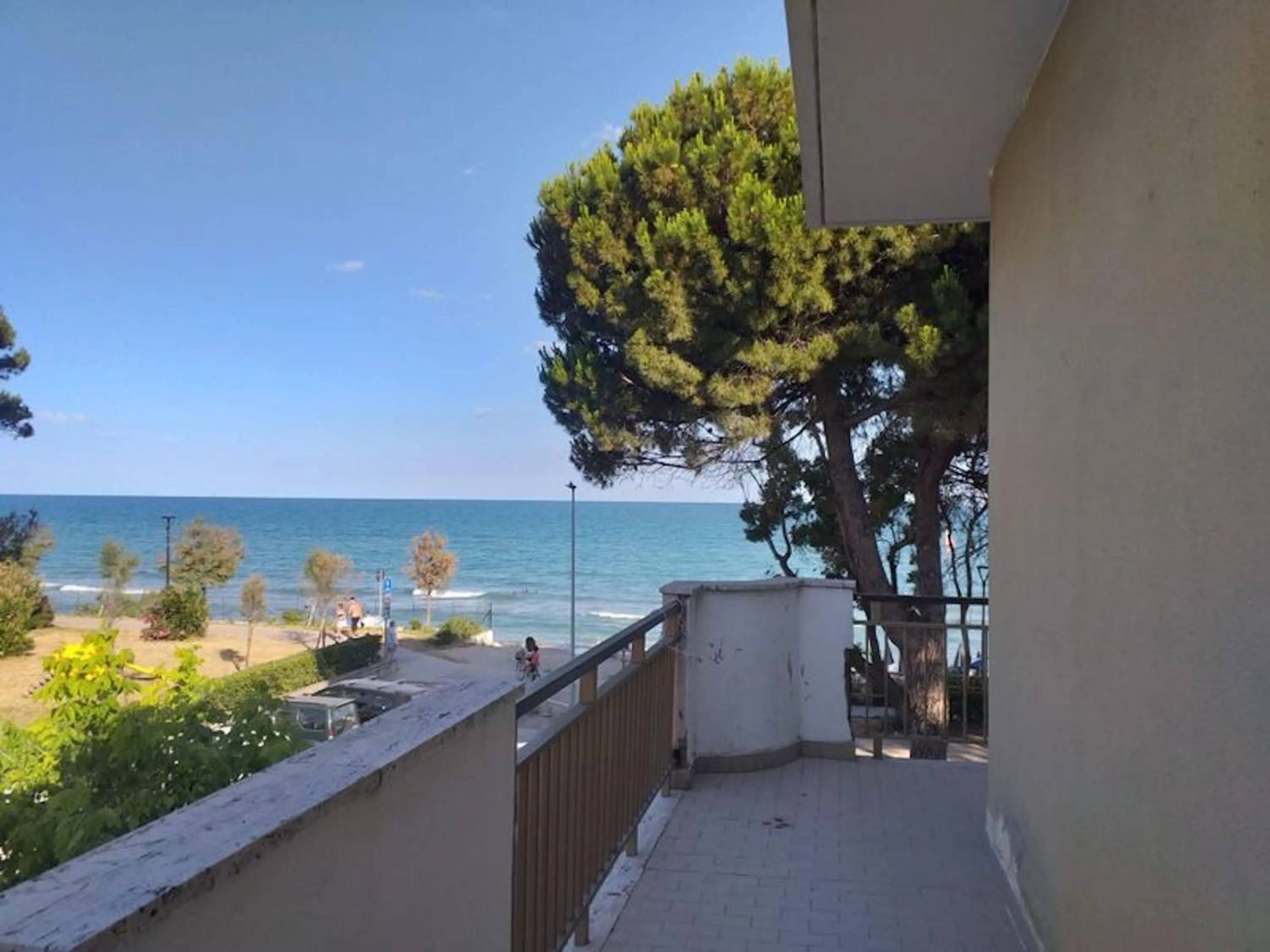 Balcony/Terrace in Spacious double room beside the sea
