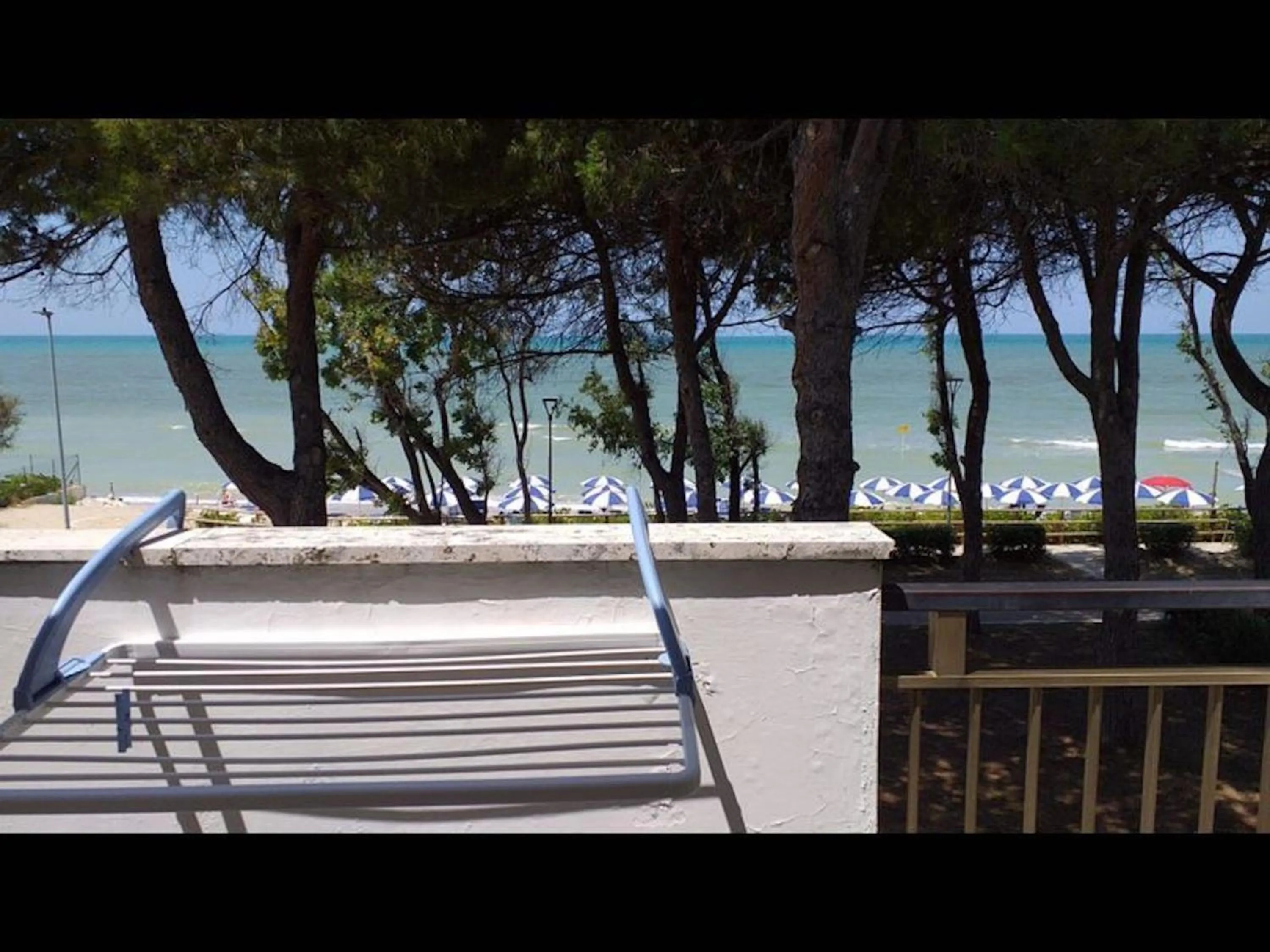 Spacious double room beside the sea