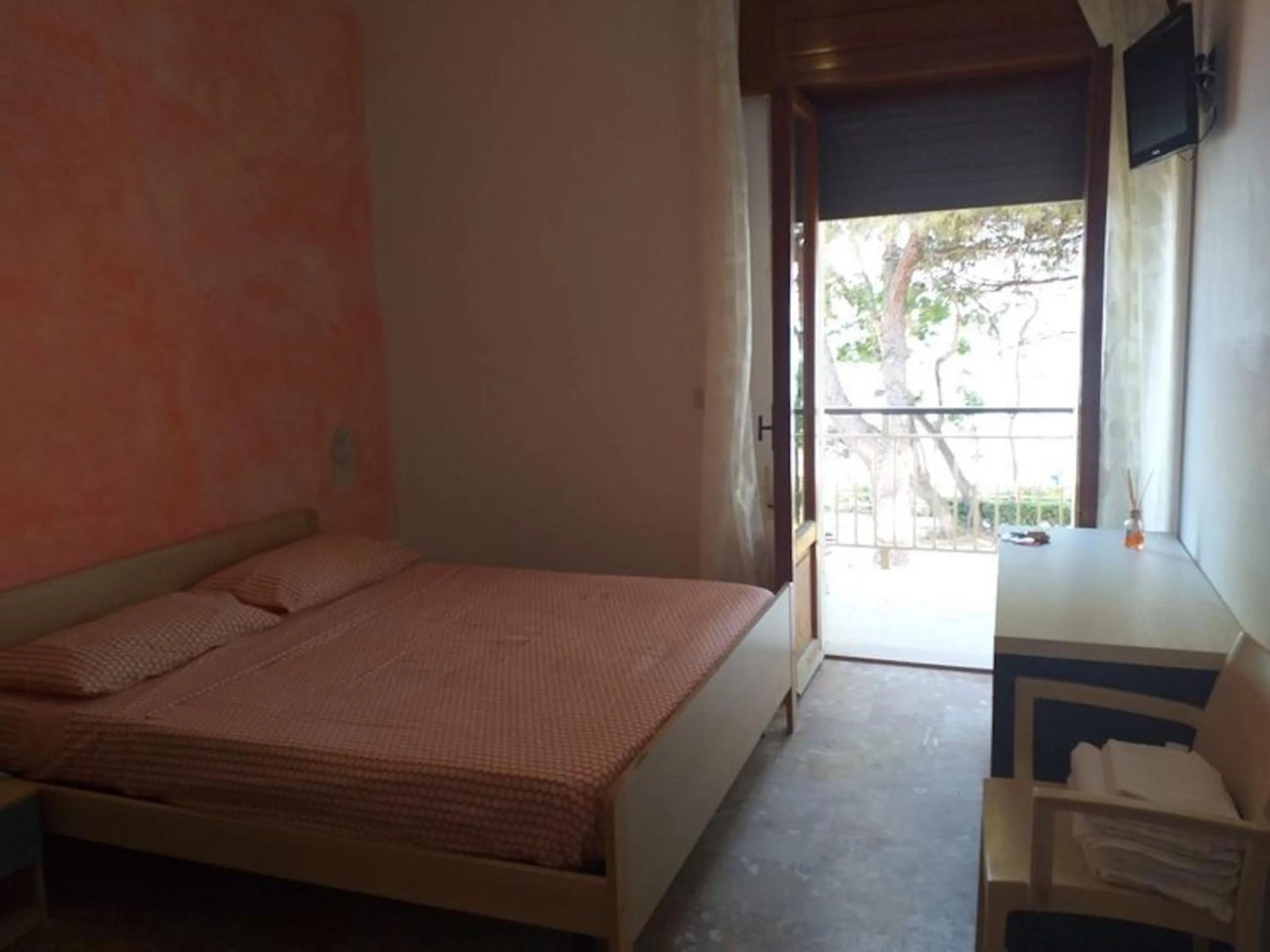 Bedroom, Bed in Spacious double room beside the sea