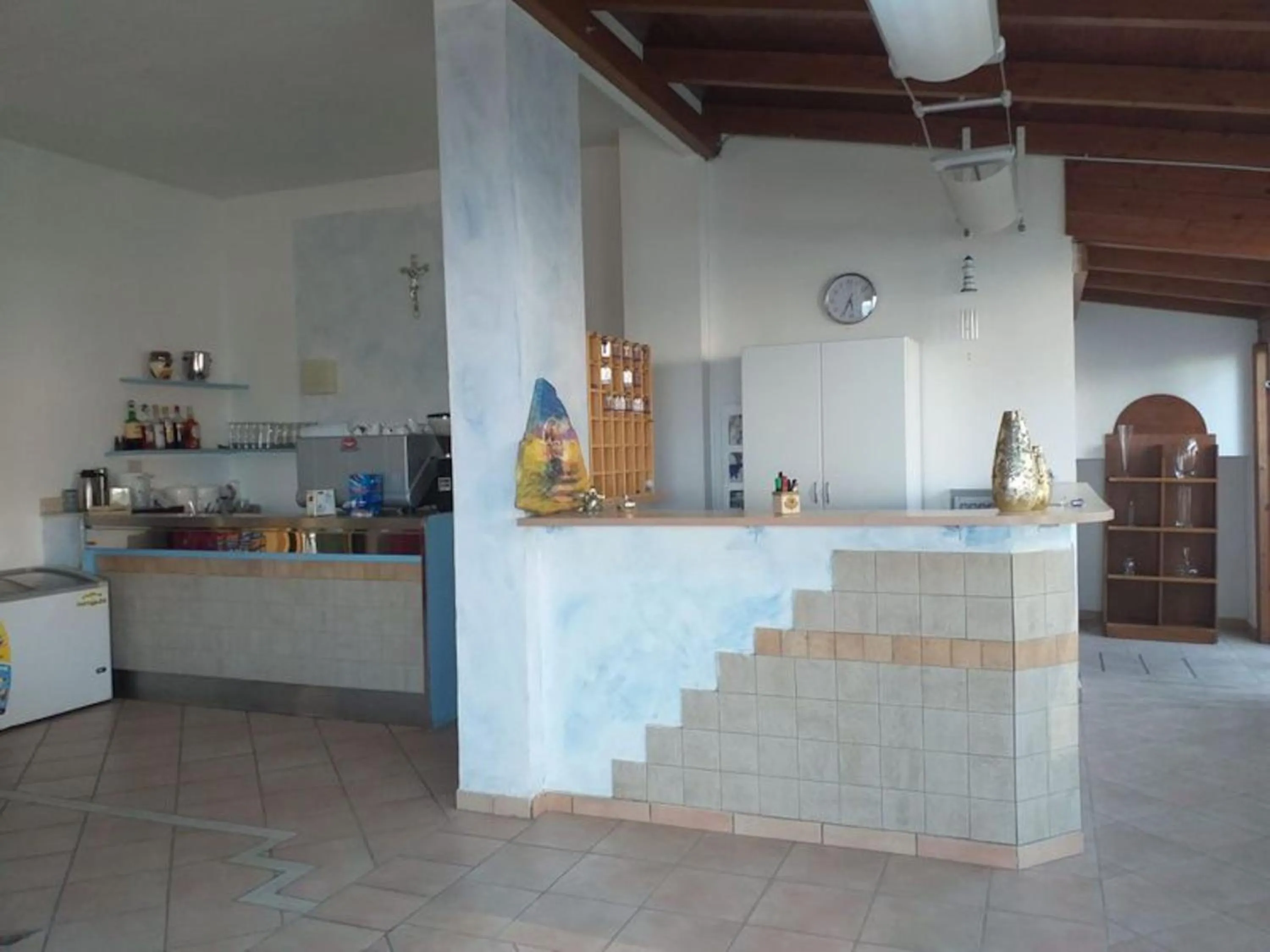 Dining area in Spacious double room beside the sea