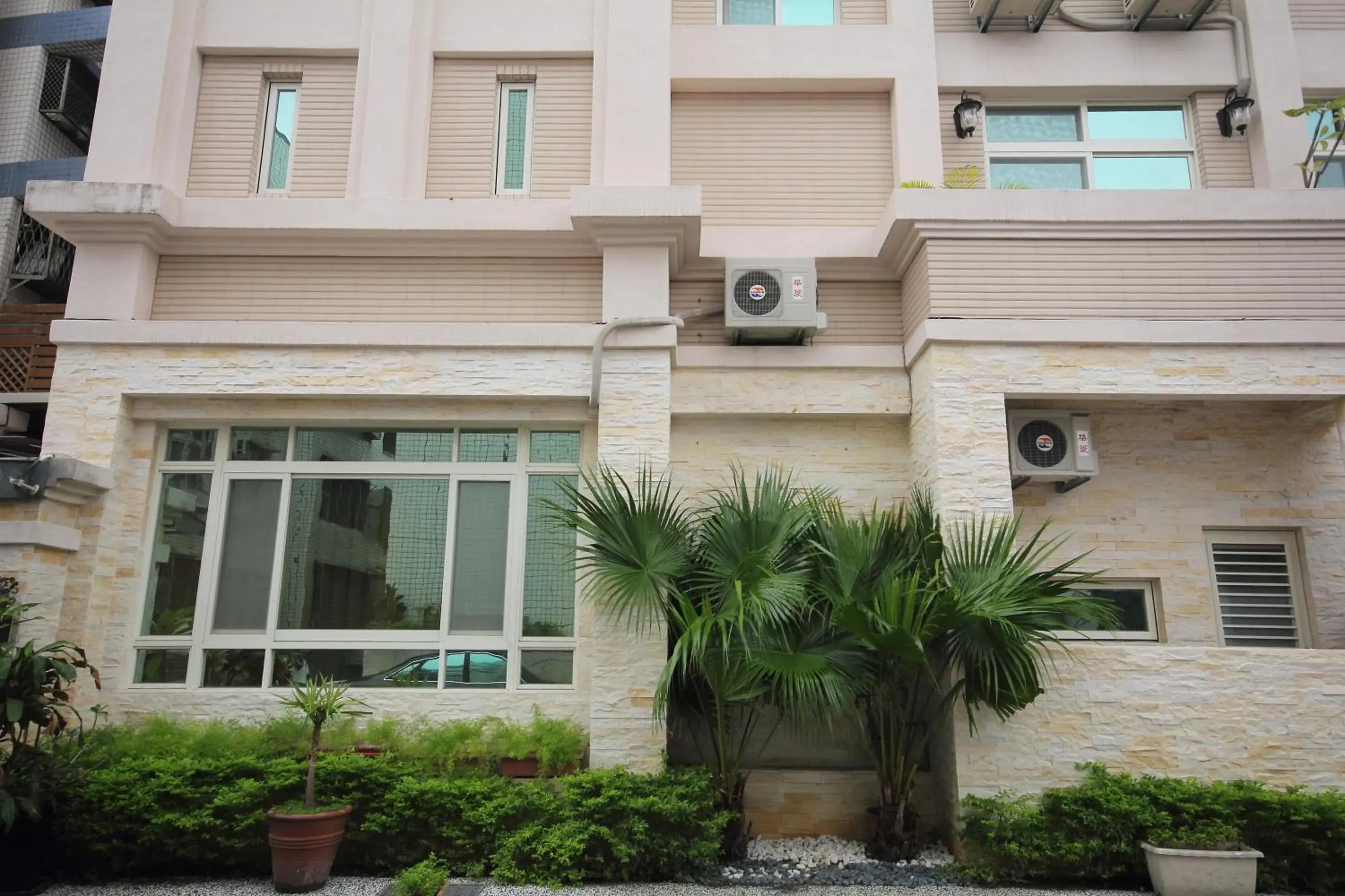 Facade/entrance in Hualien Paris Home B&B Facade/entrance in Hualien Paris Home B&B