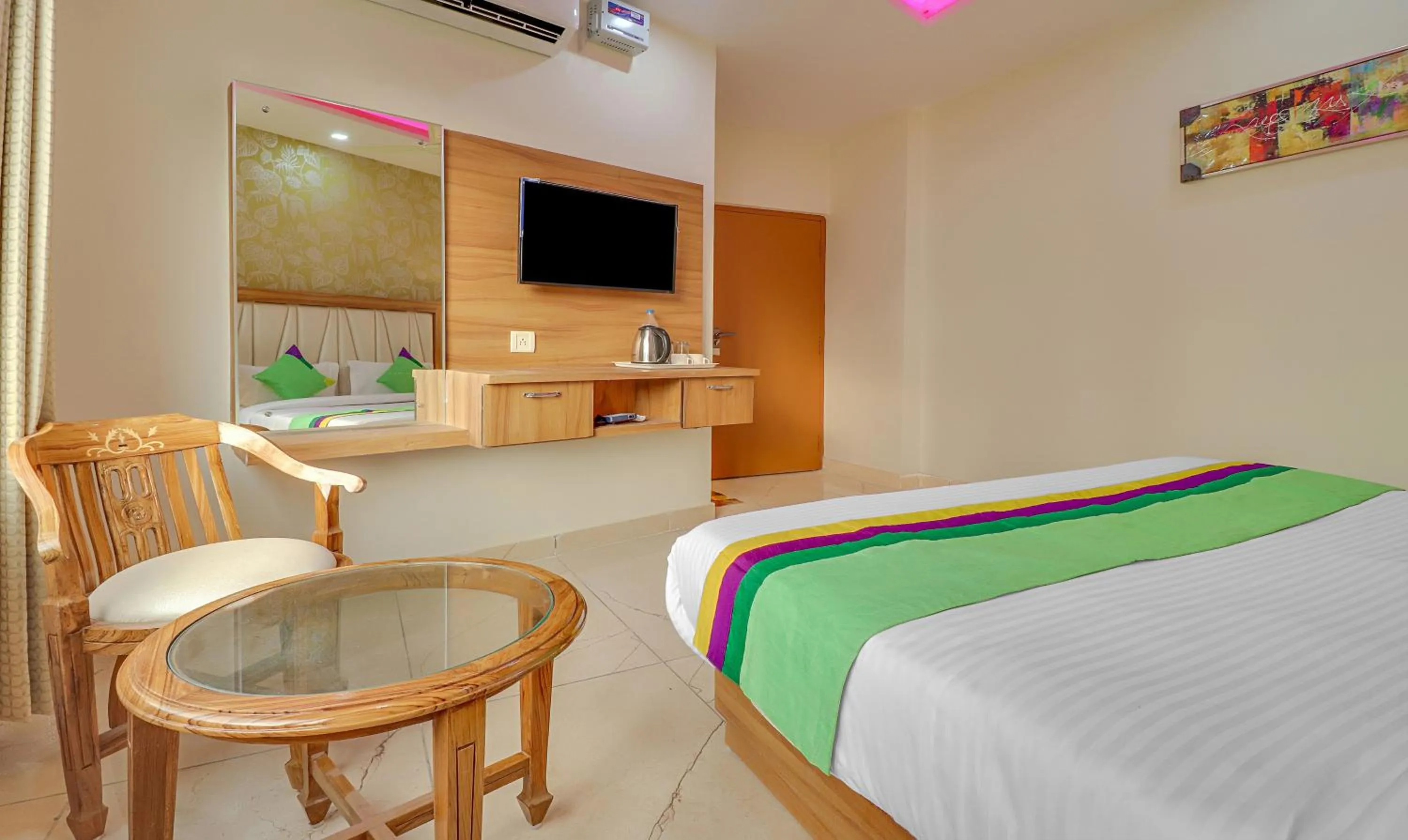 TV and multimedia, Bed in Treebo Tropical Roots, Bhupatwala Haridwar
