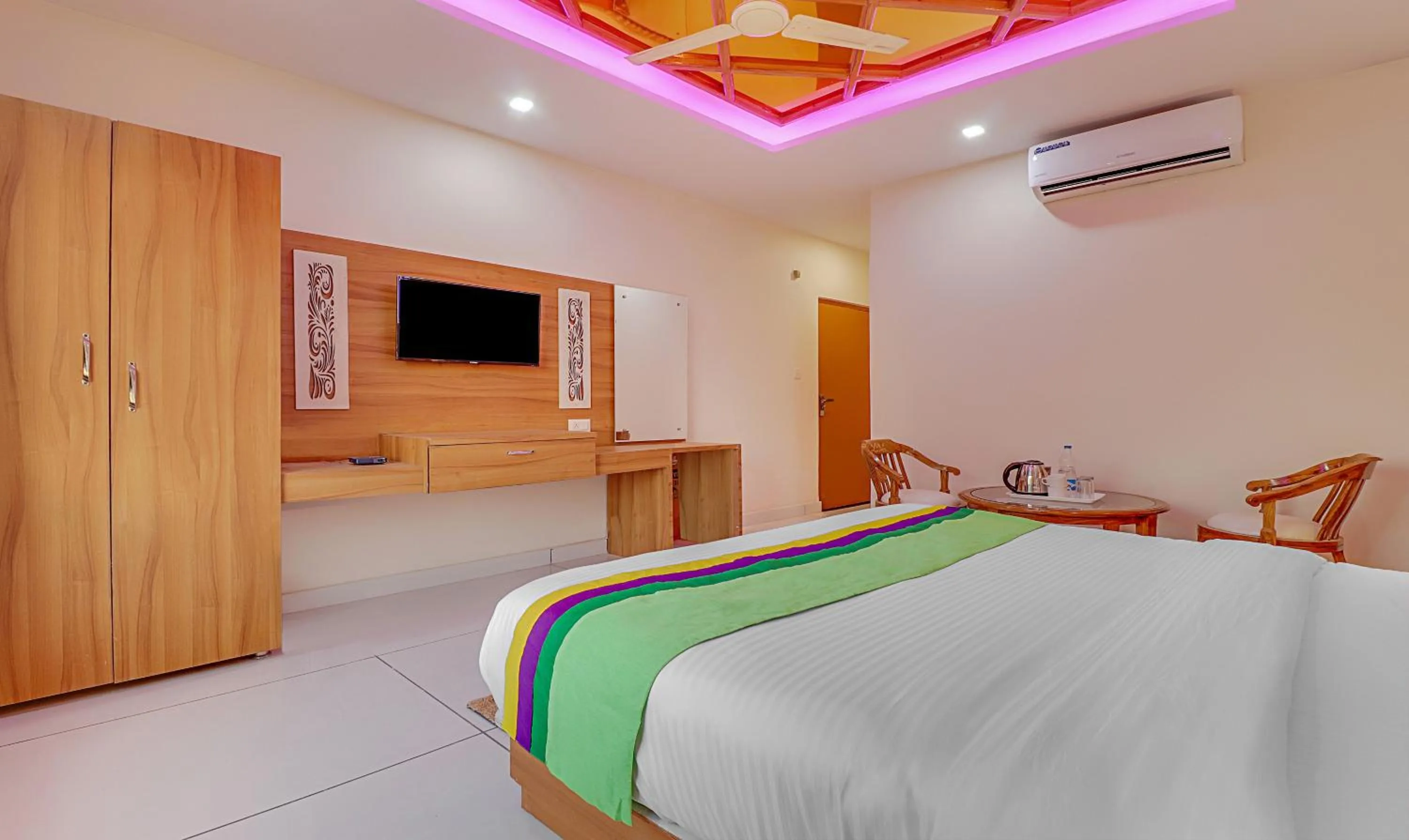 Bedroom, Bed in Treebo Tropical Roots, Bhupatwala Haridwar