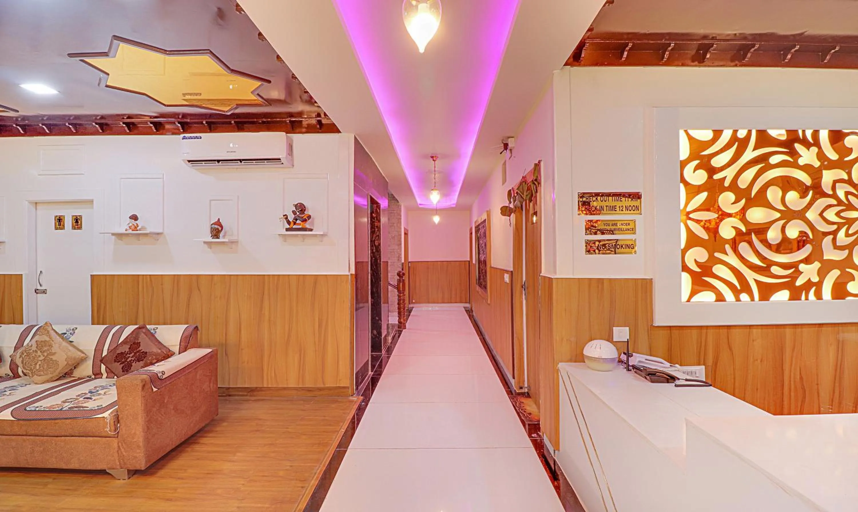 Seating area, Bed in Treebo Tropical Roots, Bhupatwala Haridwar