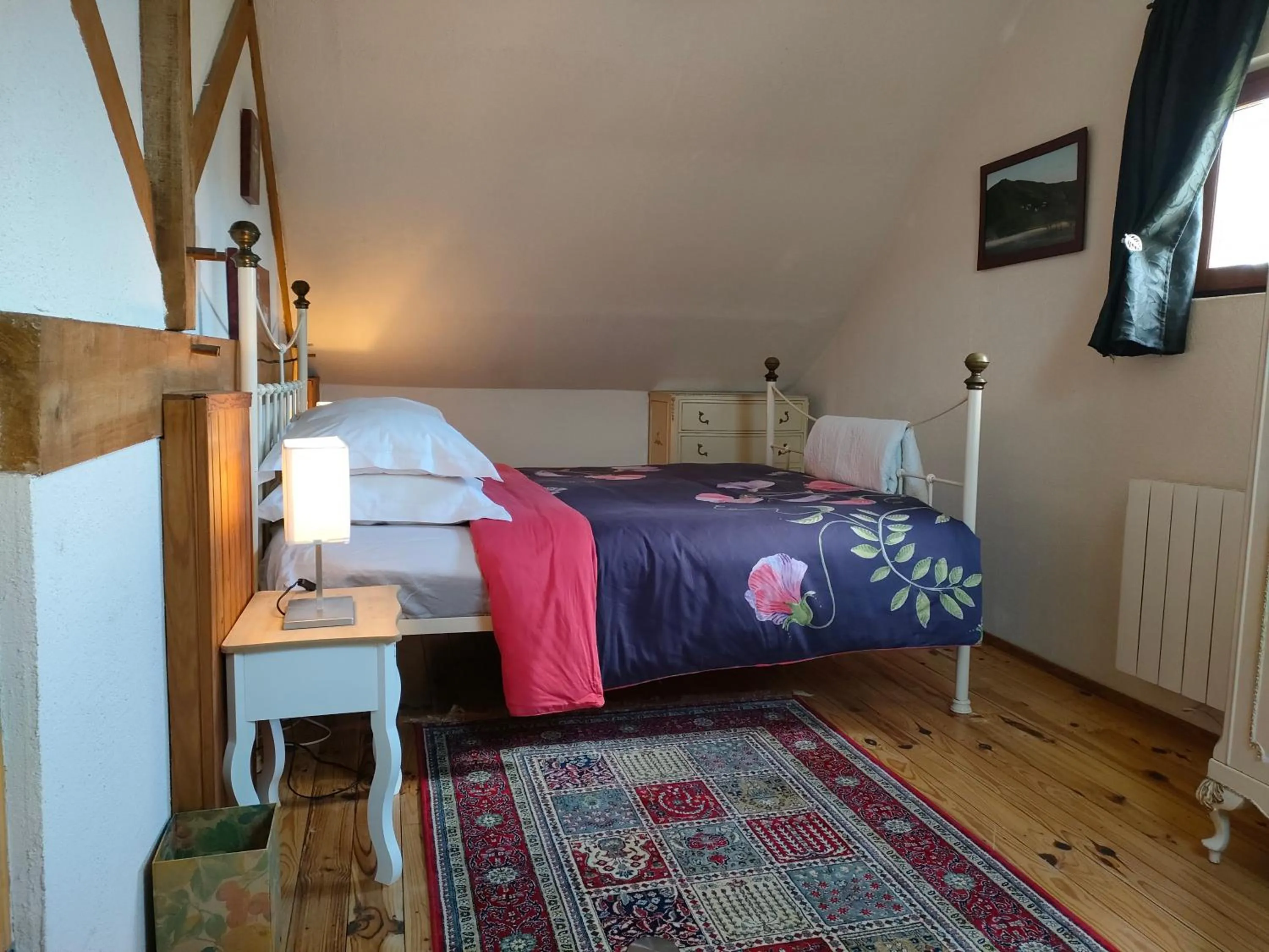 Bed in Les Bardinieres for Zoo Fleche