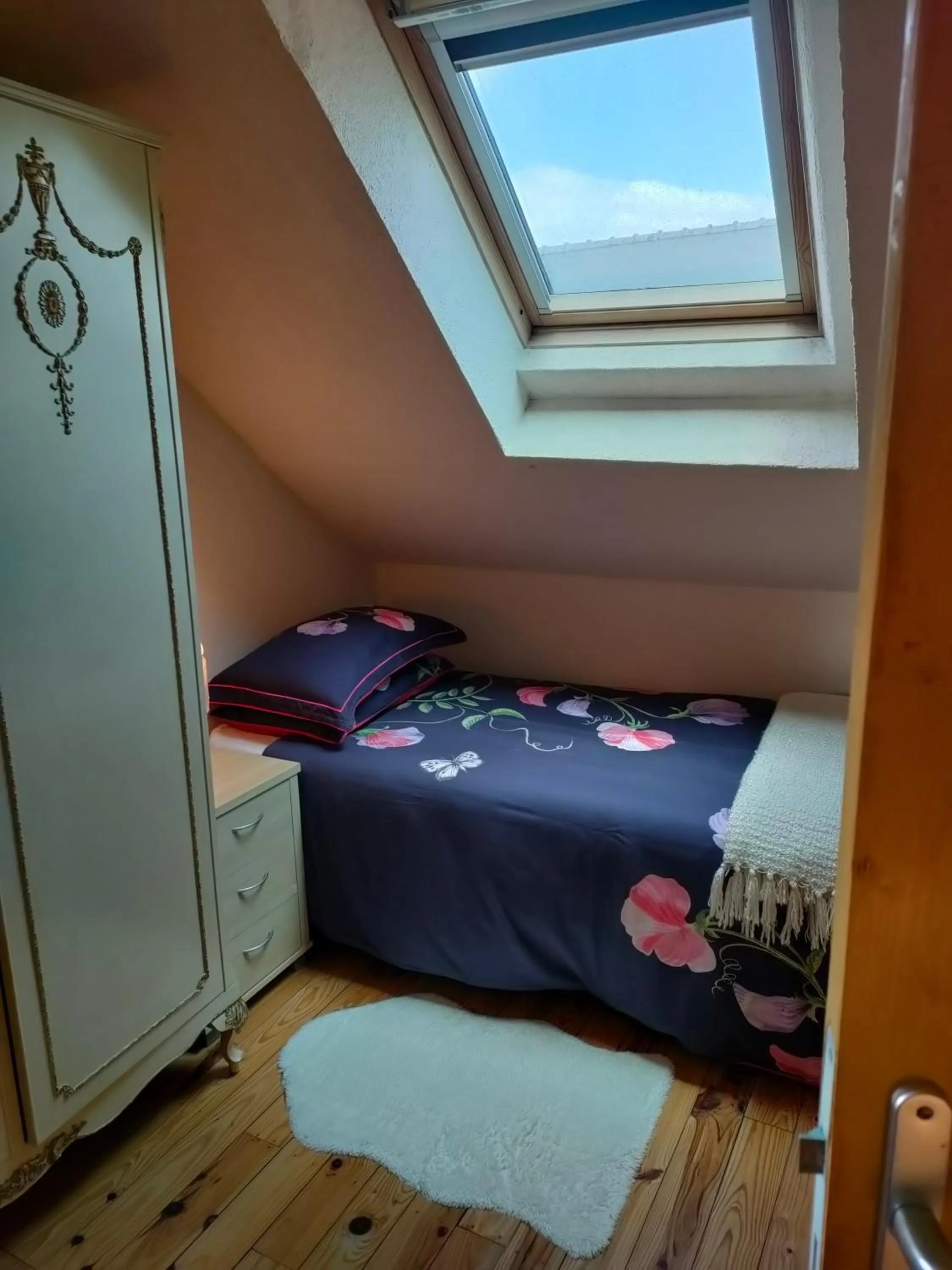 Bed in Les Bardinieres for Zoo Fleche