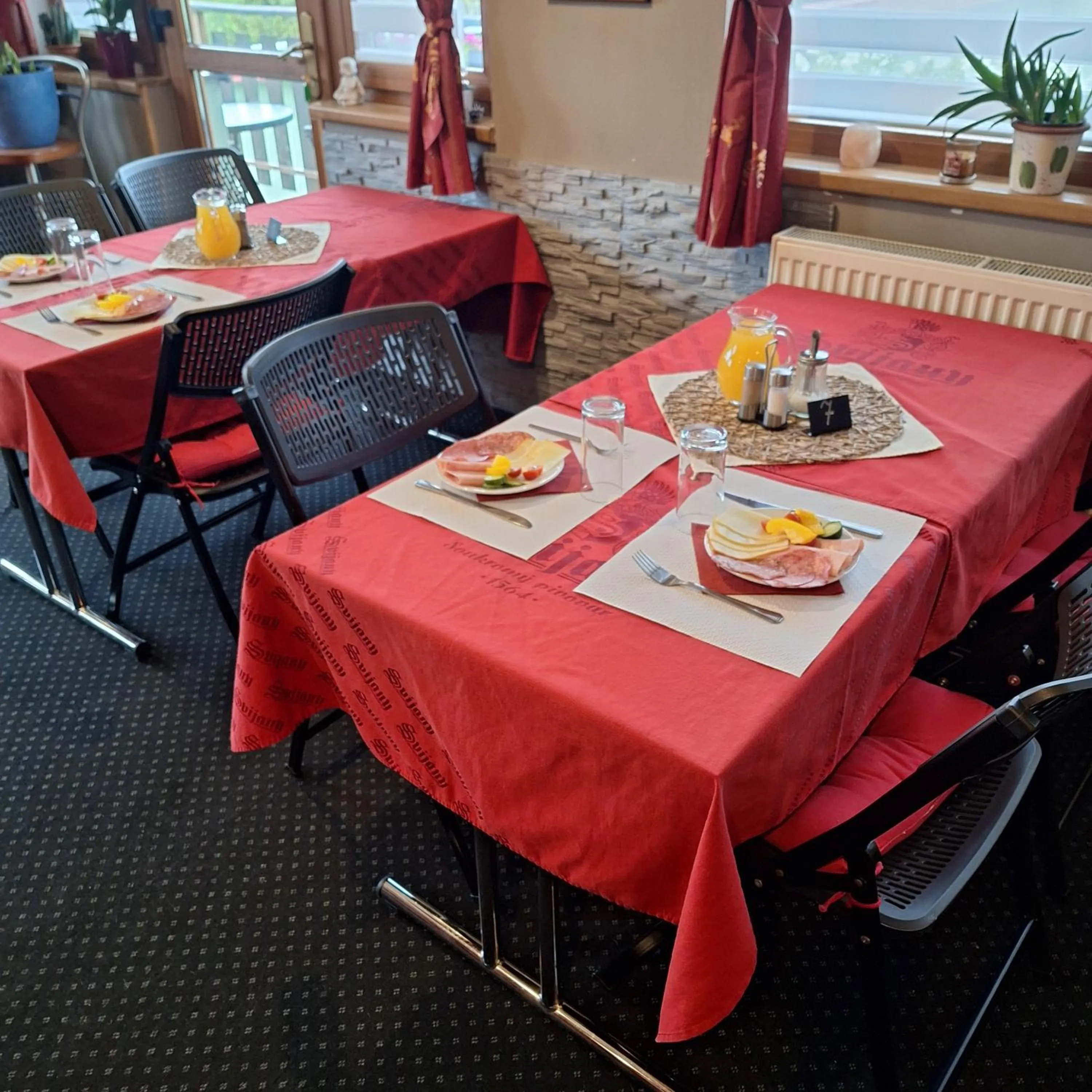 Restaurant/places to eat in Pension Lukas