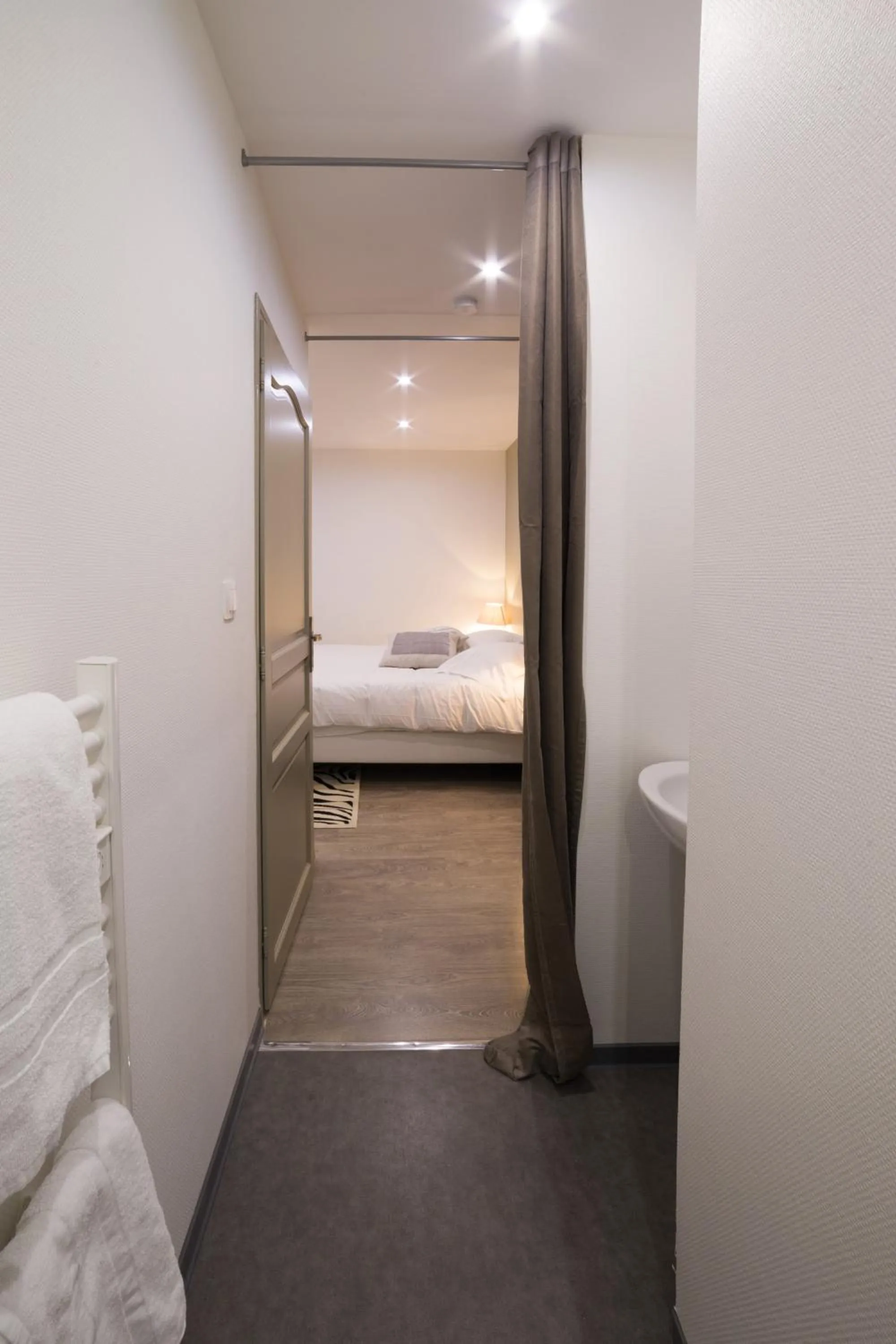 Decorative detail, Bed in Appartements Orfèvres Cathédrale