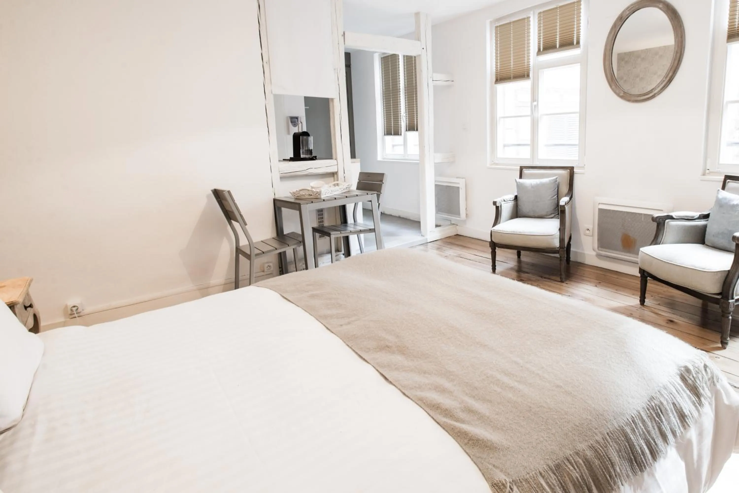 Decorative detail, Bed in Appartements Orfèvres Cathédrale