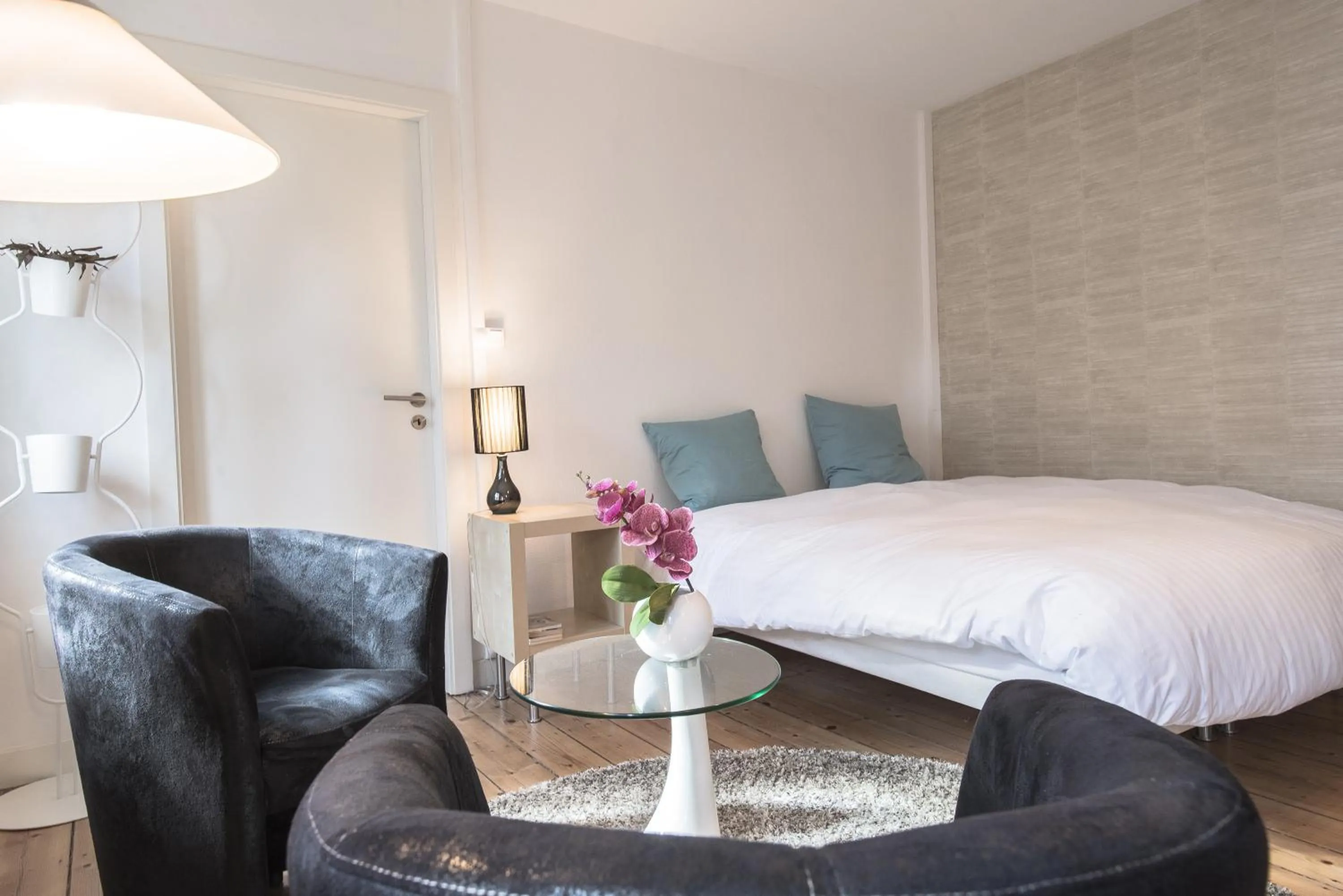 Photo of the whole room, Bed in Appartements Orfèvres Cathédrale