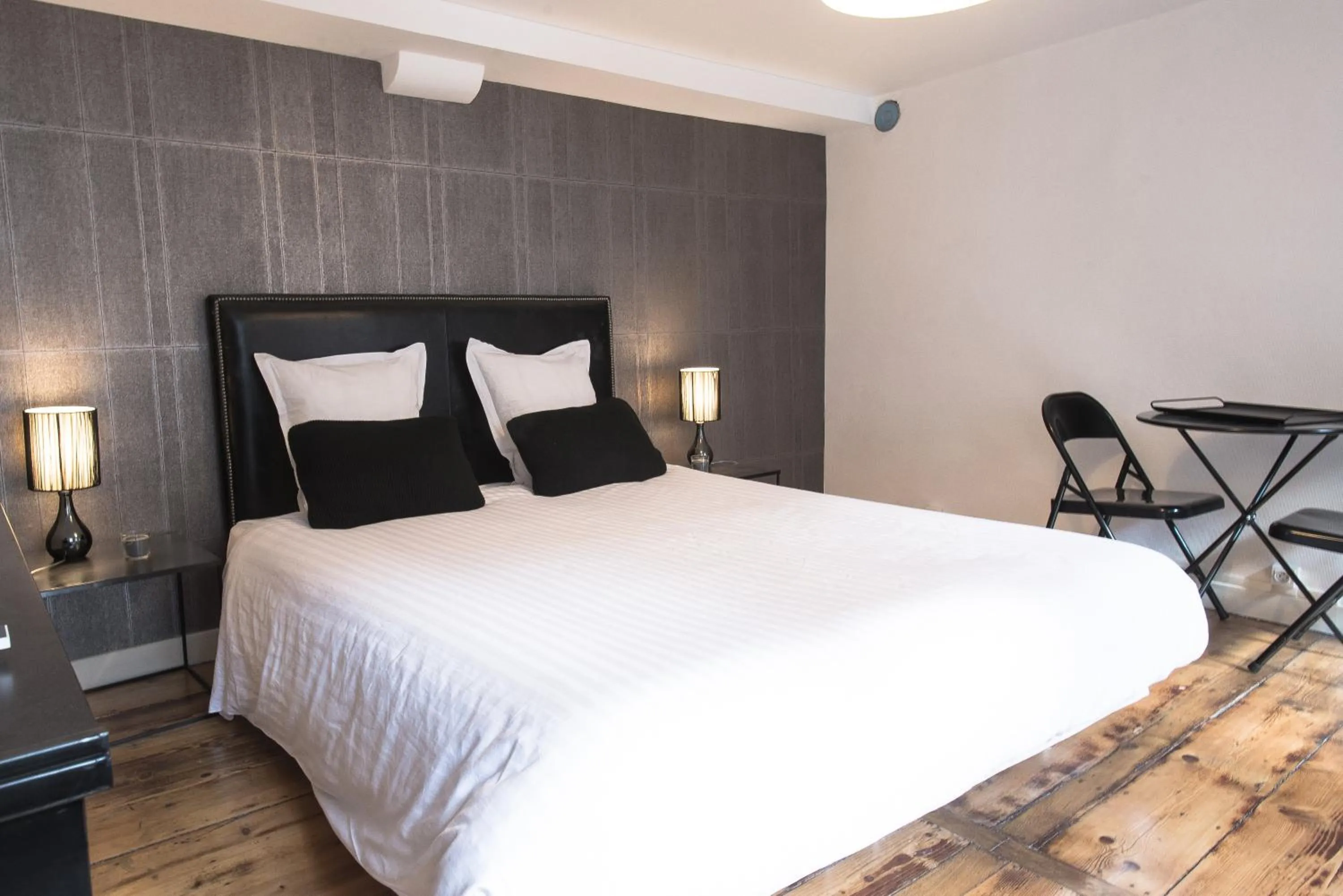 Photo of the whole room, Bed in Appartements Orfèvres Cathédrale