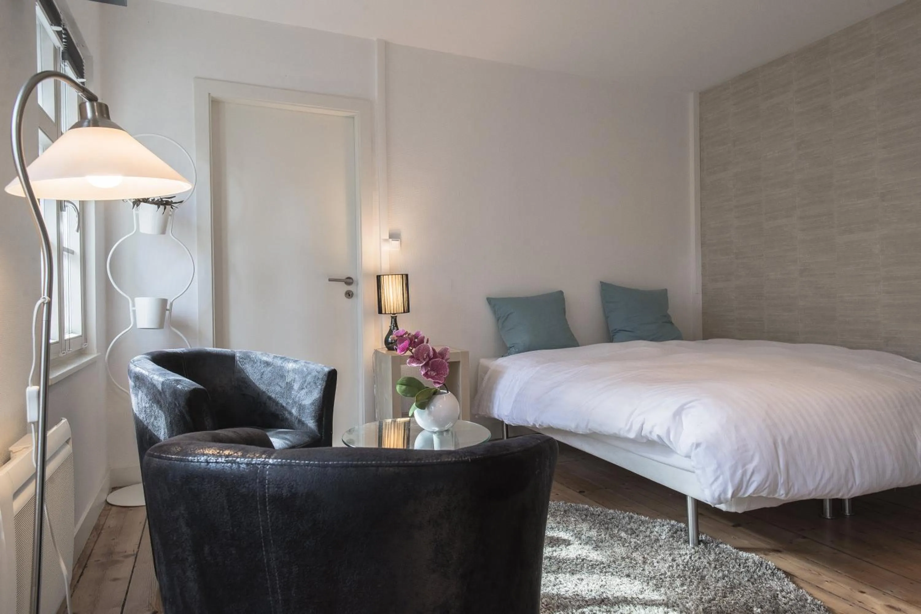 Photo of the whole room, Bed in Appartements Orfèvres Cathédrale