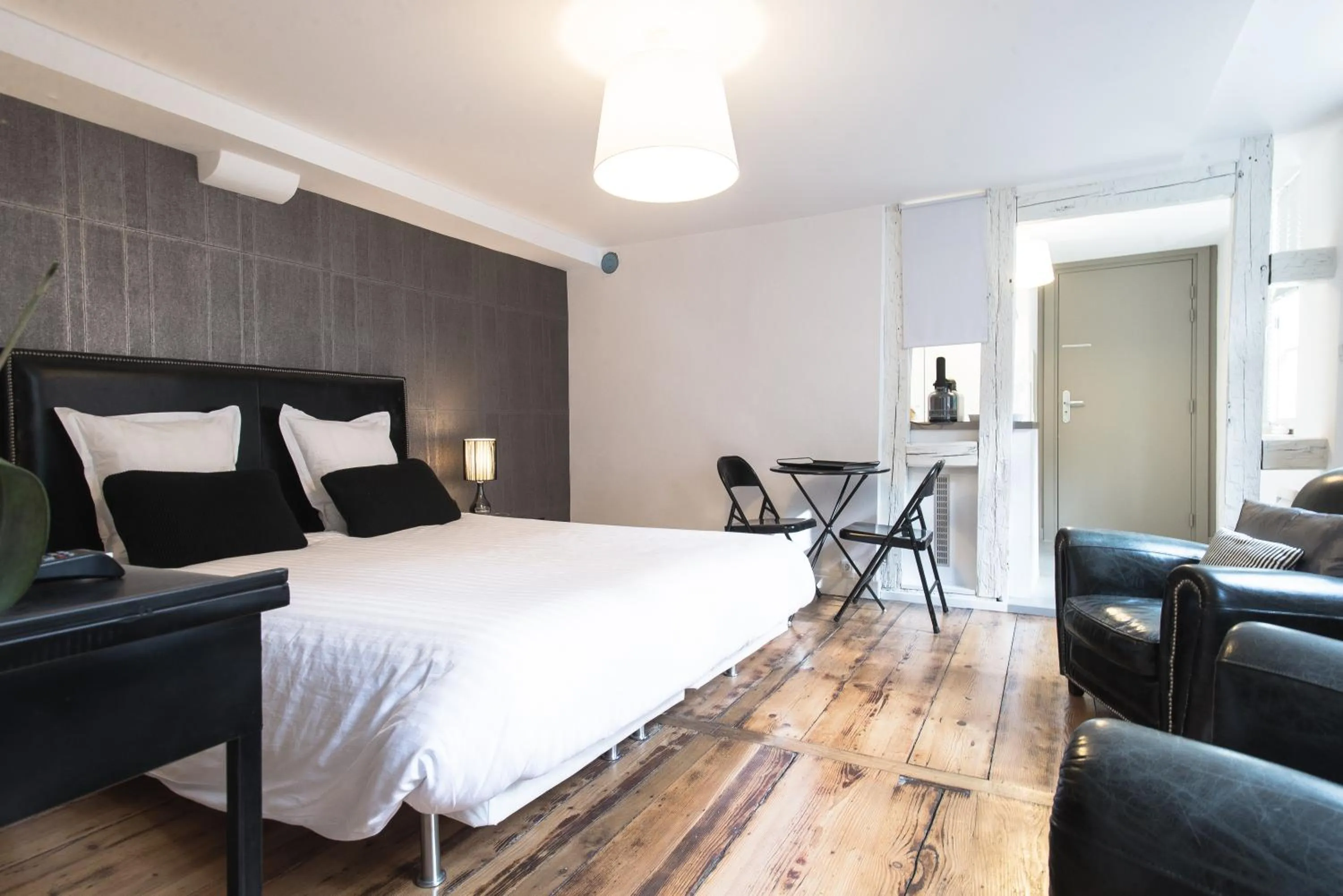 Photo of the whole room, Bed in Appartements Orfèvres Cathédrale