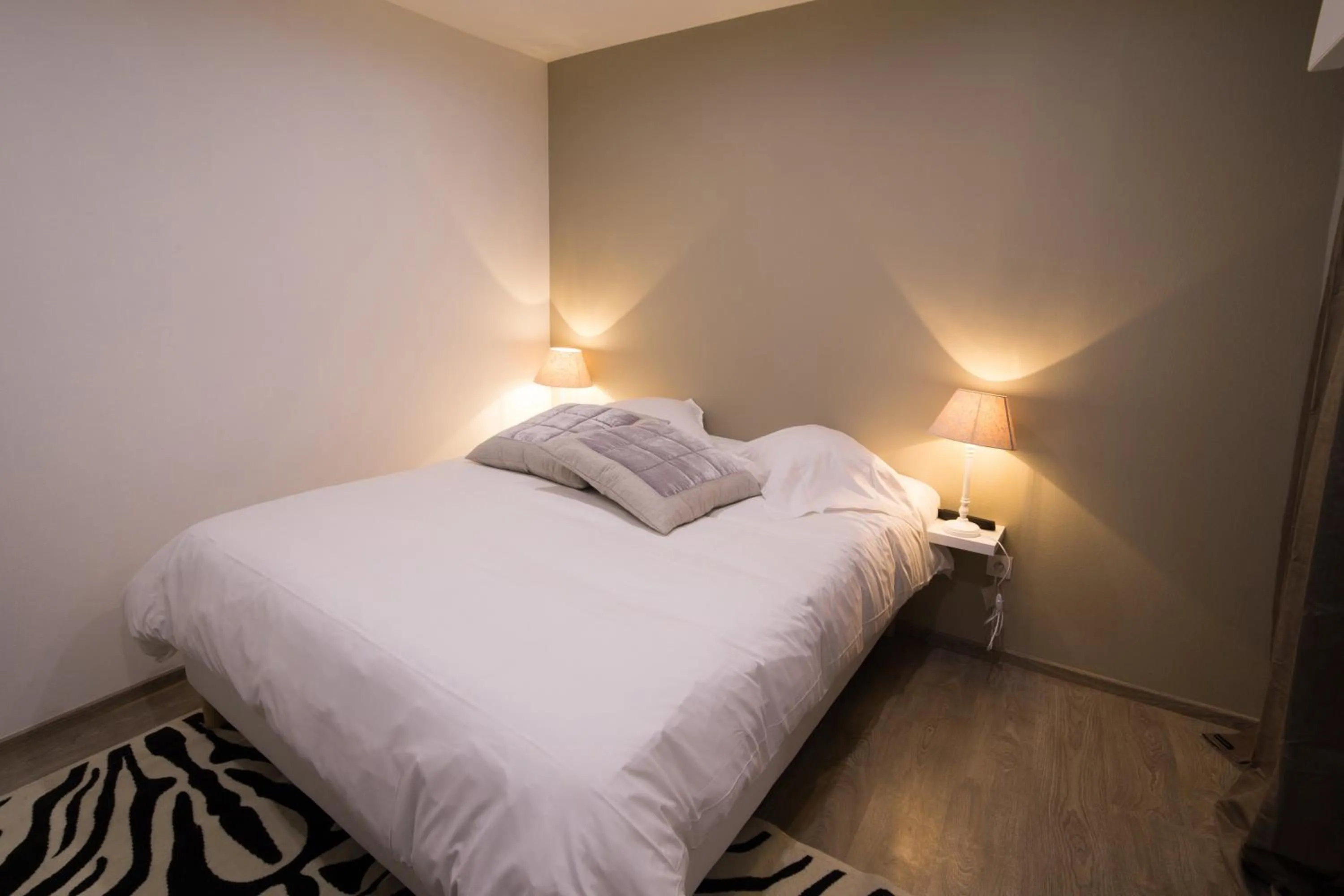 Photo of the whole room, Bed in Appartements Orfèvres Cathédrale