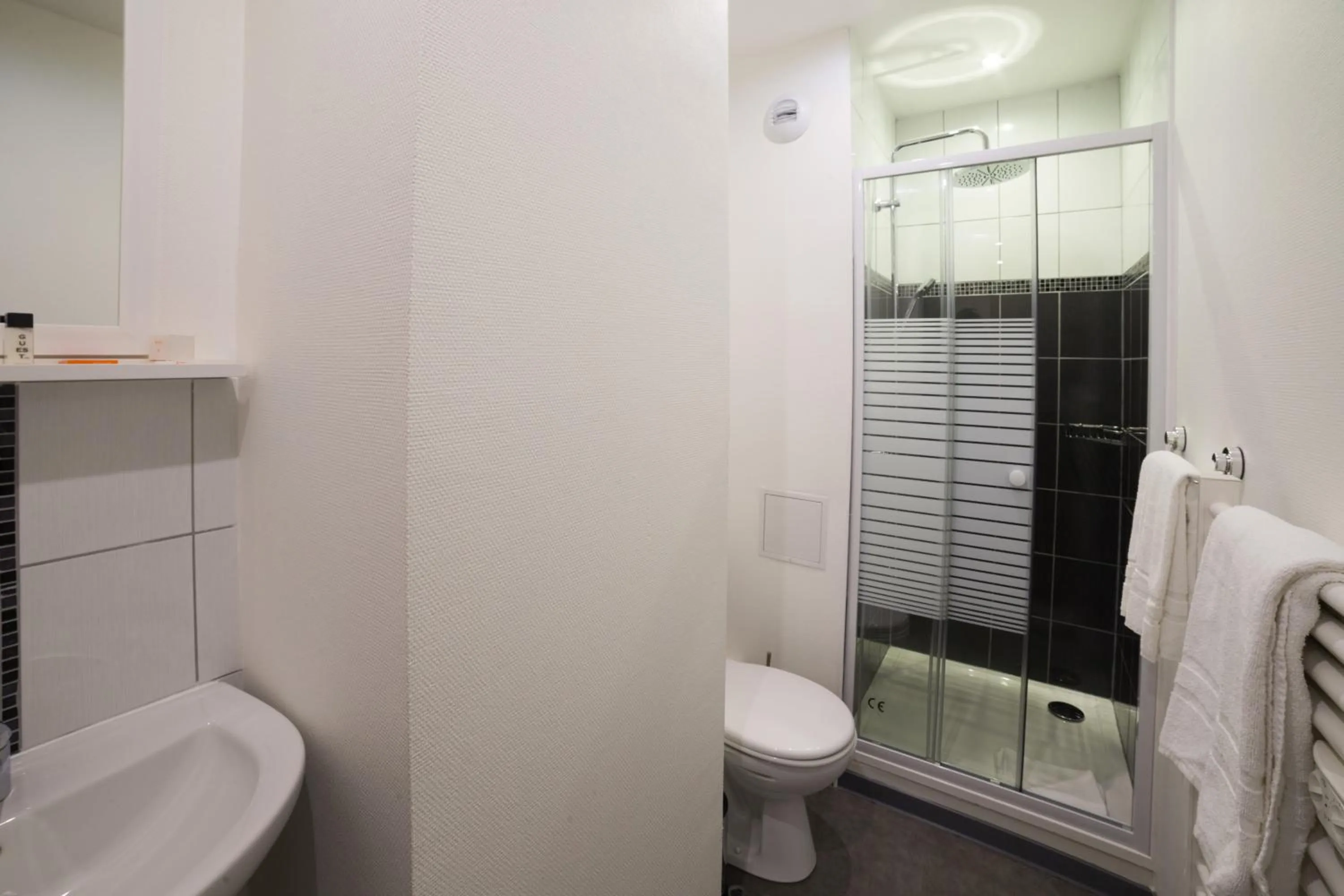 Bathroom in Appartements Orfèvres Cathédrale