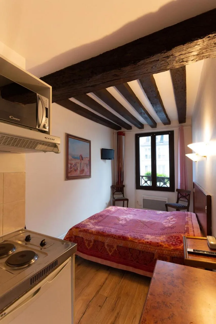 Bed in Résidence de Bourgogne