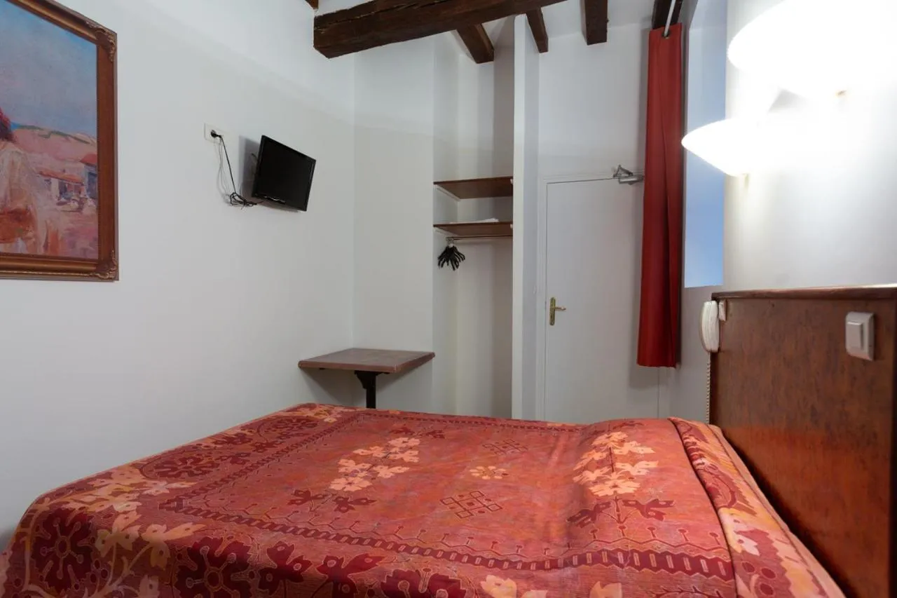 Bed in Résidence de Bourgogne