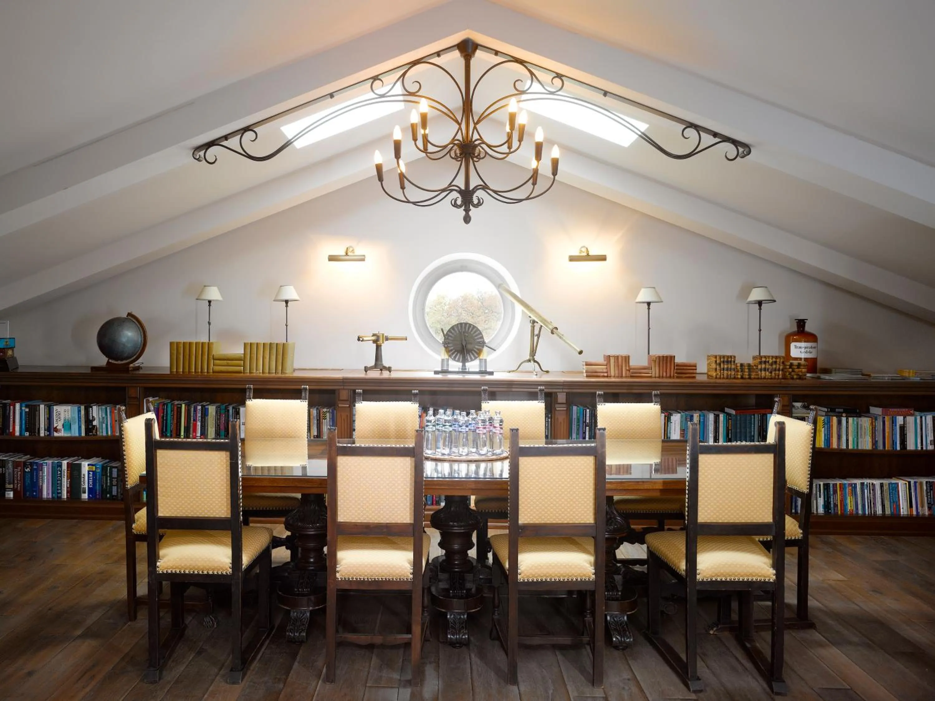 Library in Chateau Mcely