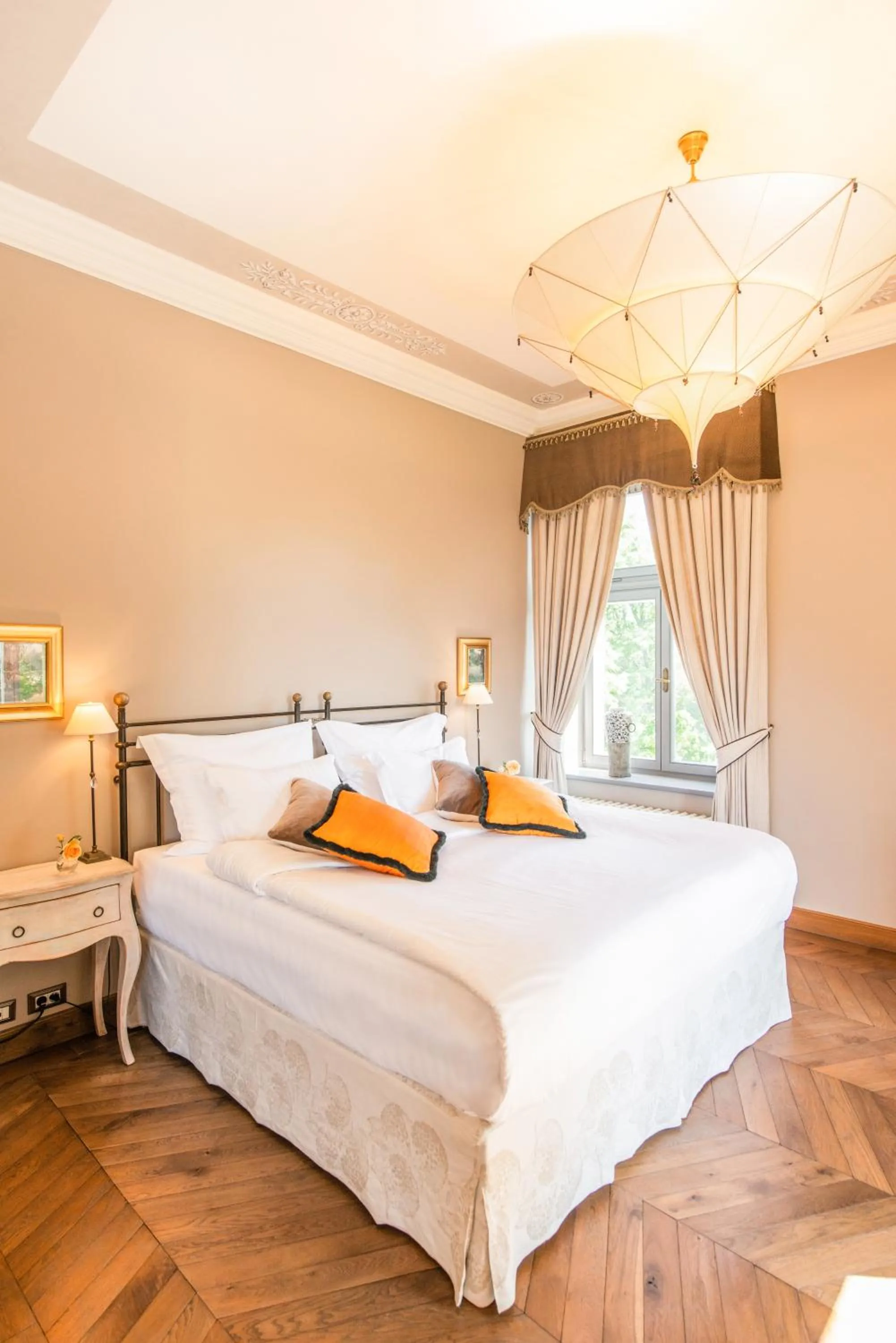 Bedroom, Bed in Chateau Mcely