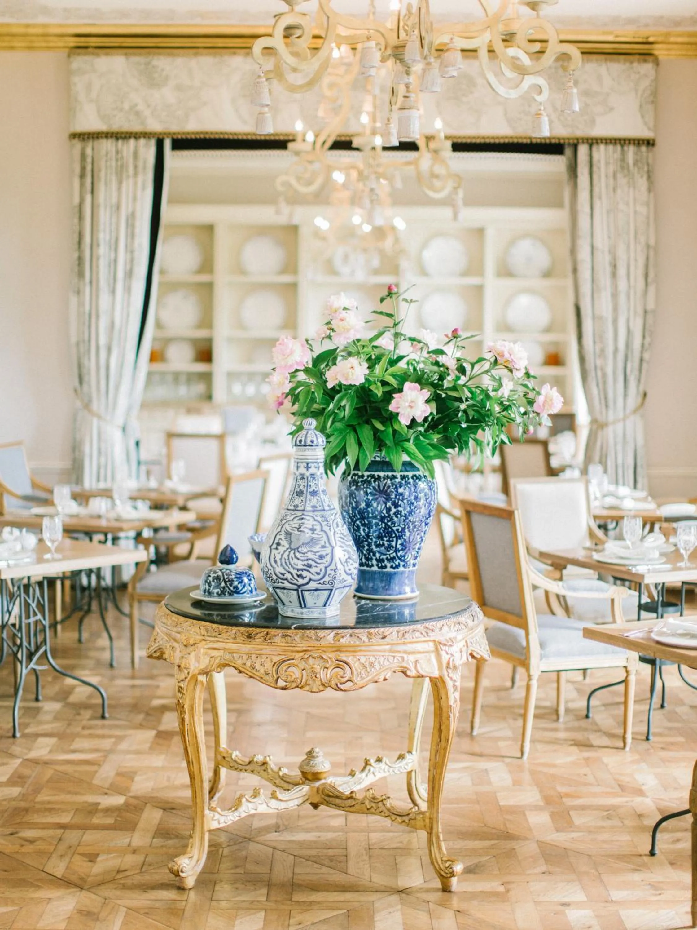 Restaurant/places to eat in Chateau Mcely