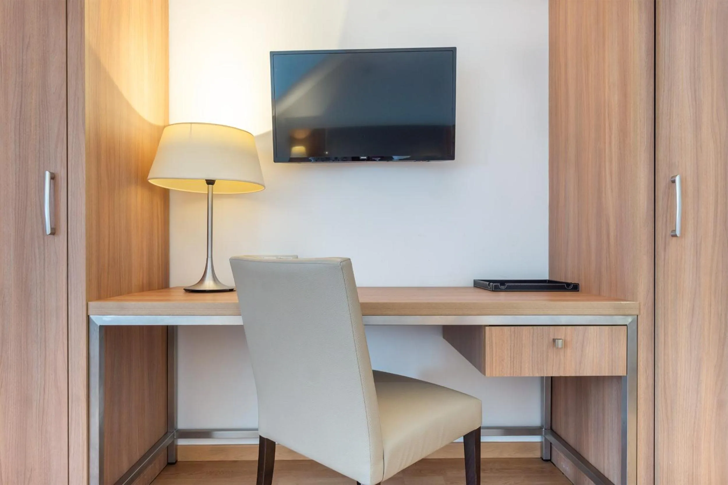 TV and multimedia in City Résidence Paris CDG Airport