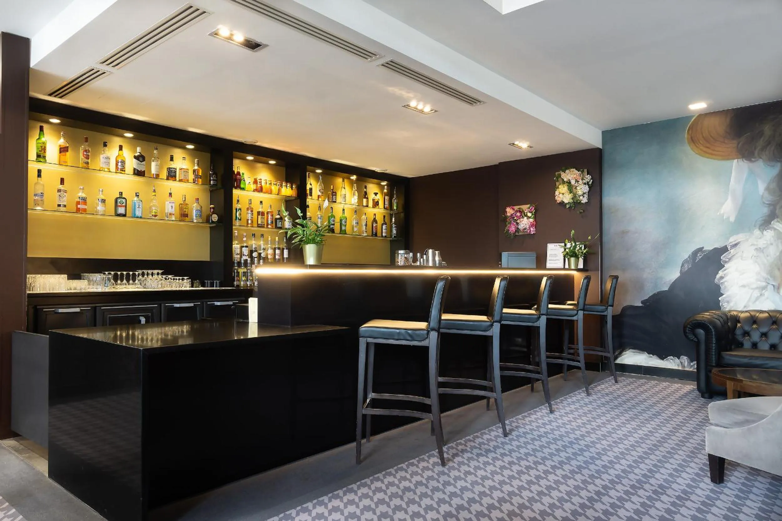 Lounge or bar in City Résidence Paris CDG Airport