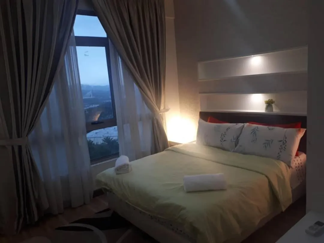 Bed in Shaftsbury Residence Cyberjaya with free parking & Netflix