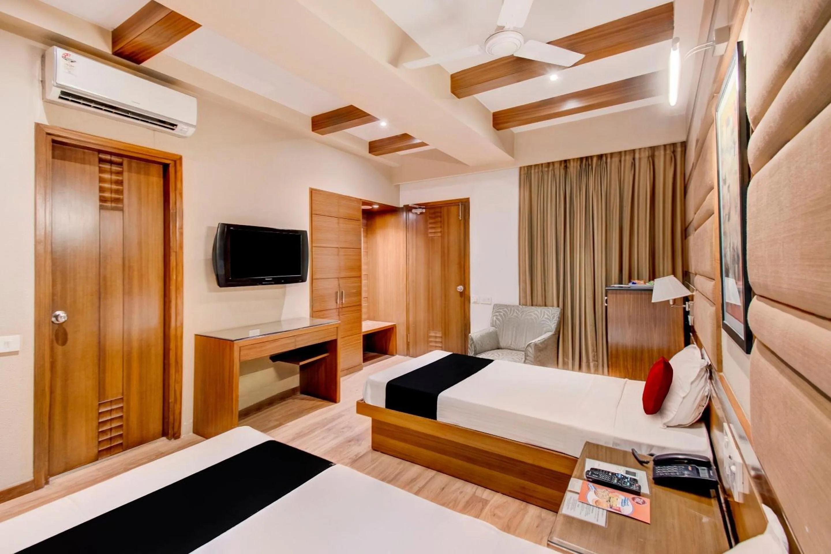 Bedroom in Capital O Broadway