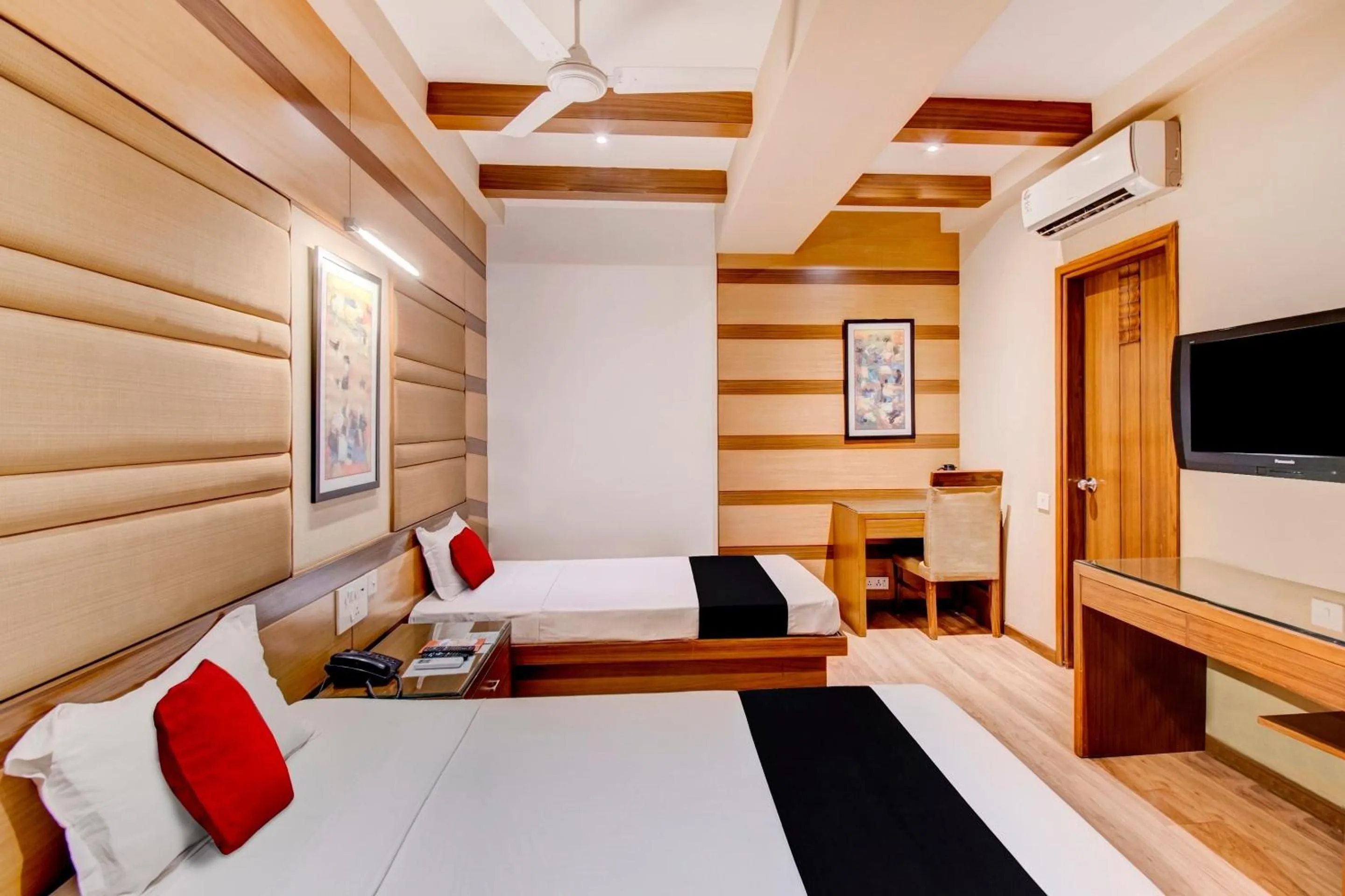 Bedroom in Capital O Broadway