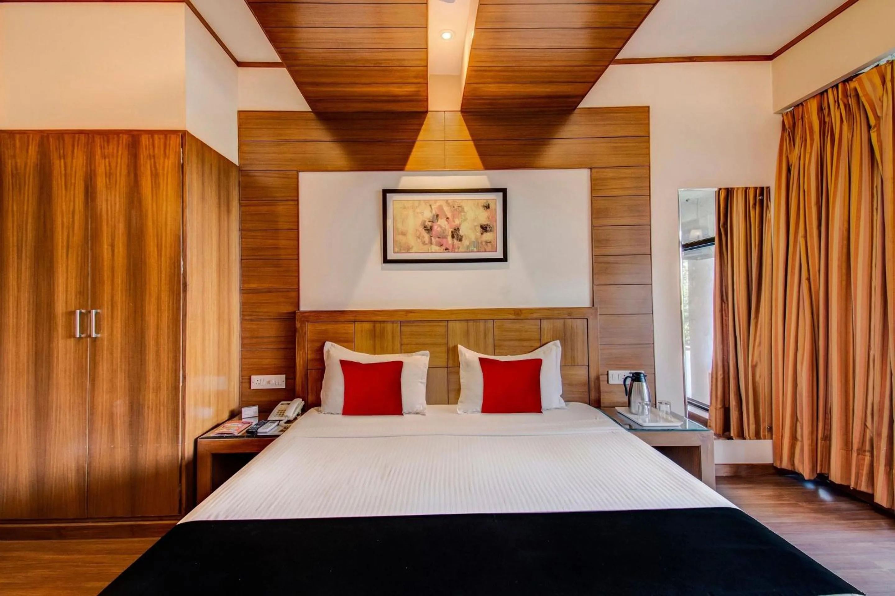 Bedroom in Capital O Broadway