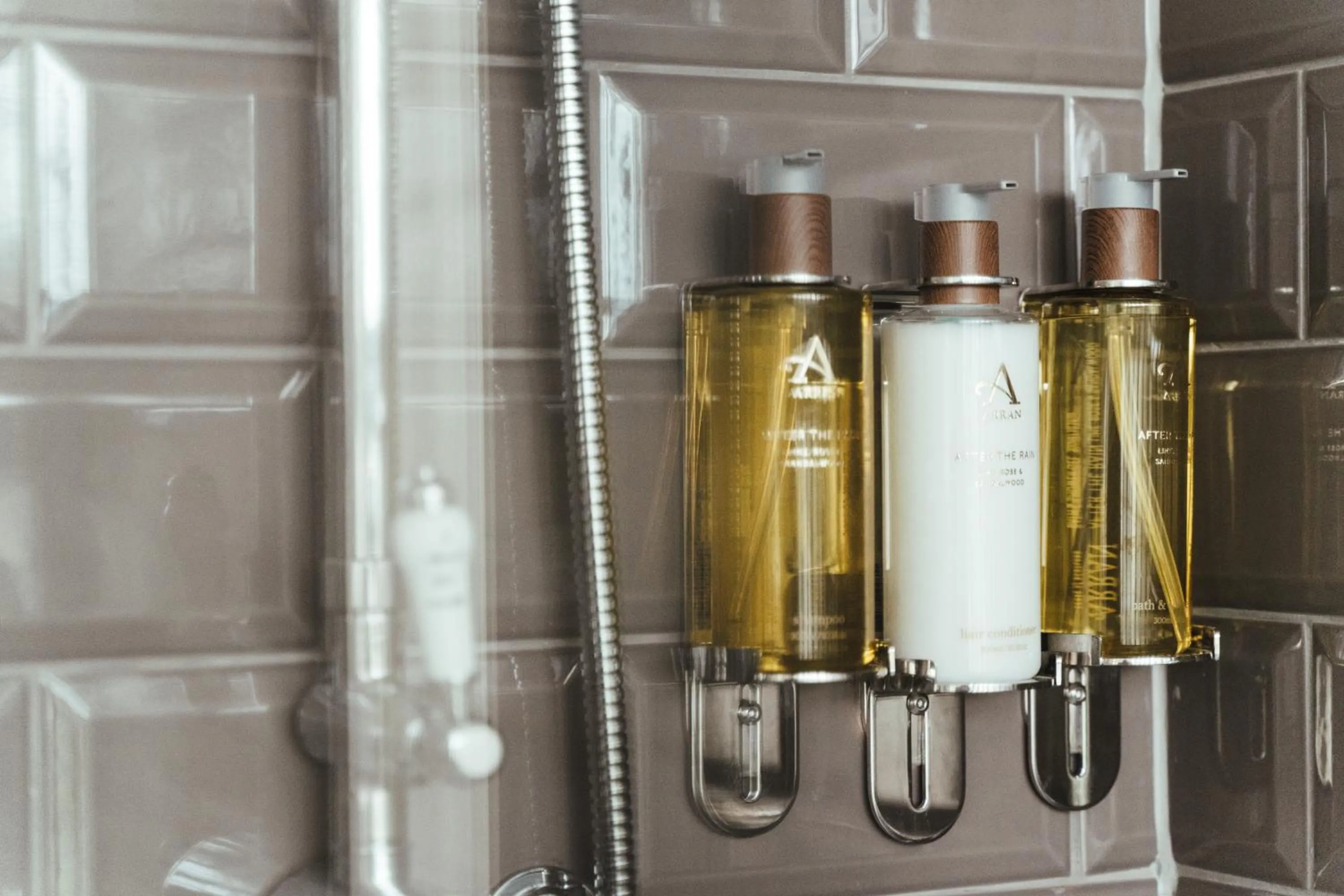 Shower in The Falcon Inn