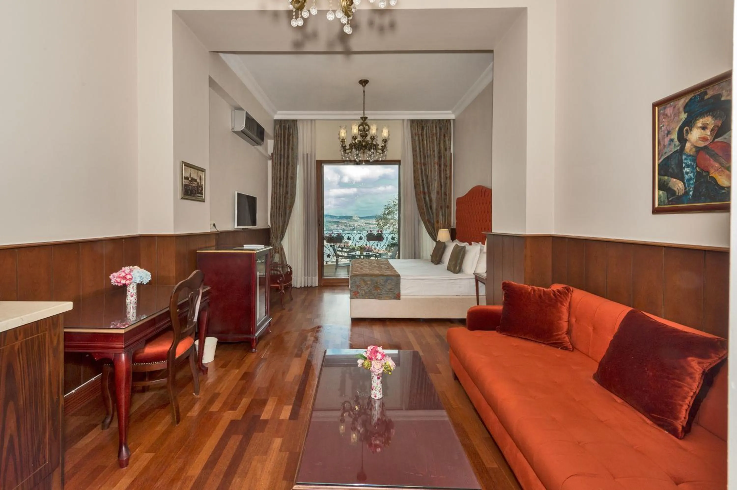 Photo of the whole room in Suitel Bosphorus Taksim