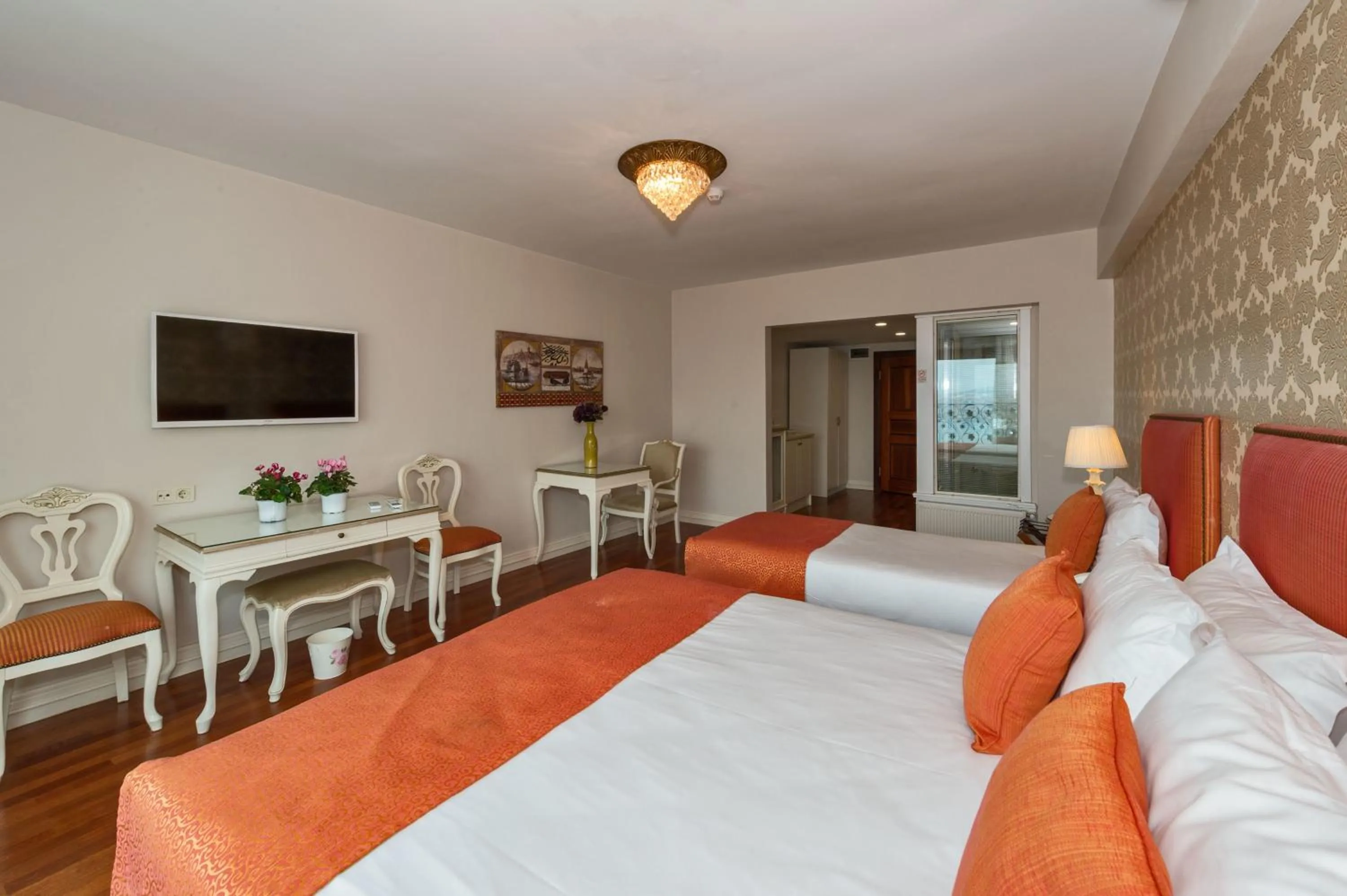 Photo of the whole room in Suitel Bosphorus Taksim