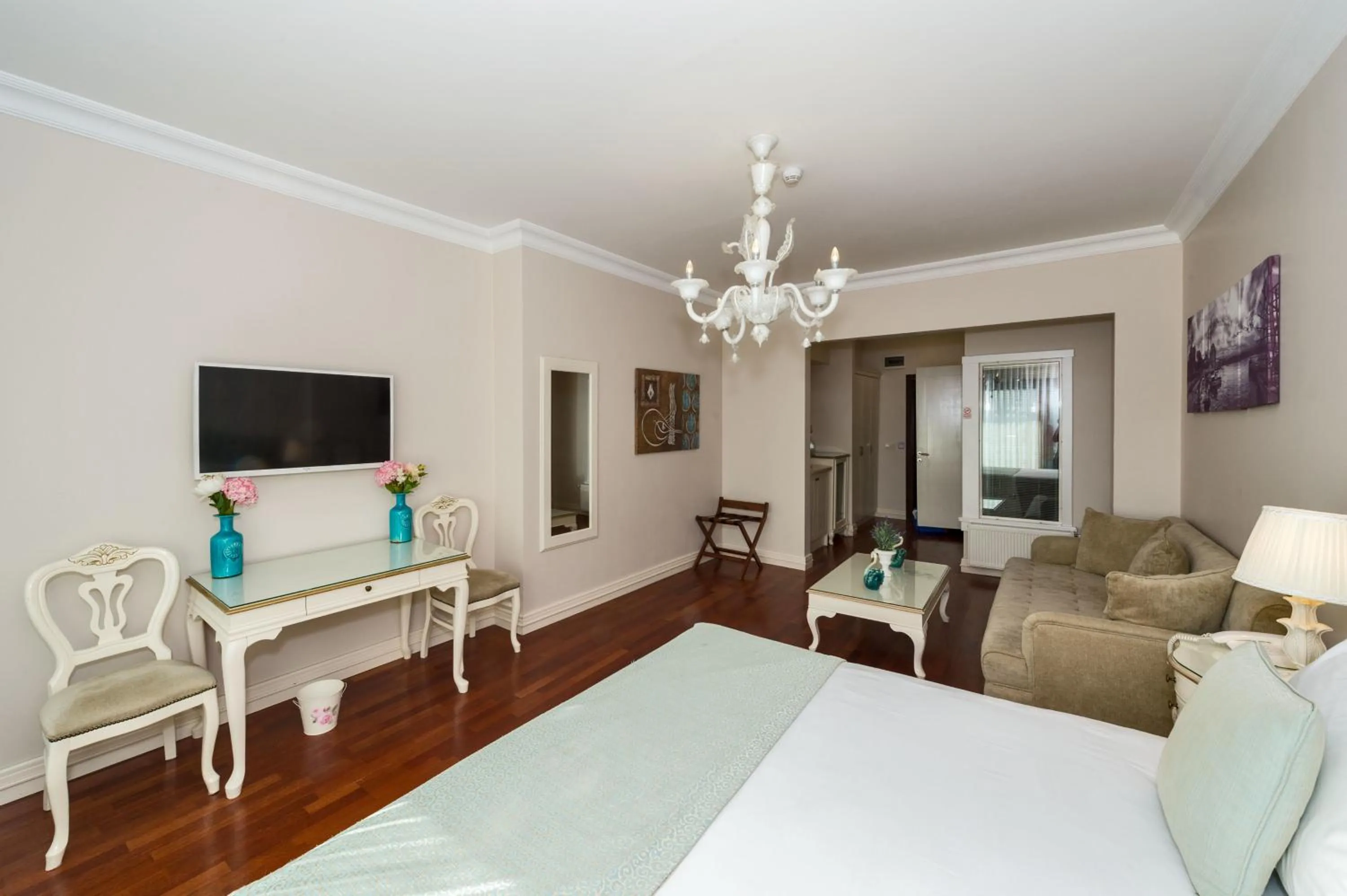 Photo of the whole room in Suitel Bosphorus Taksim