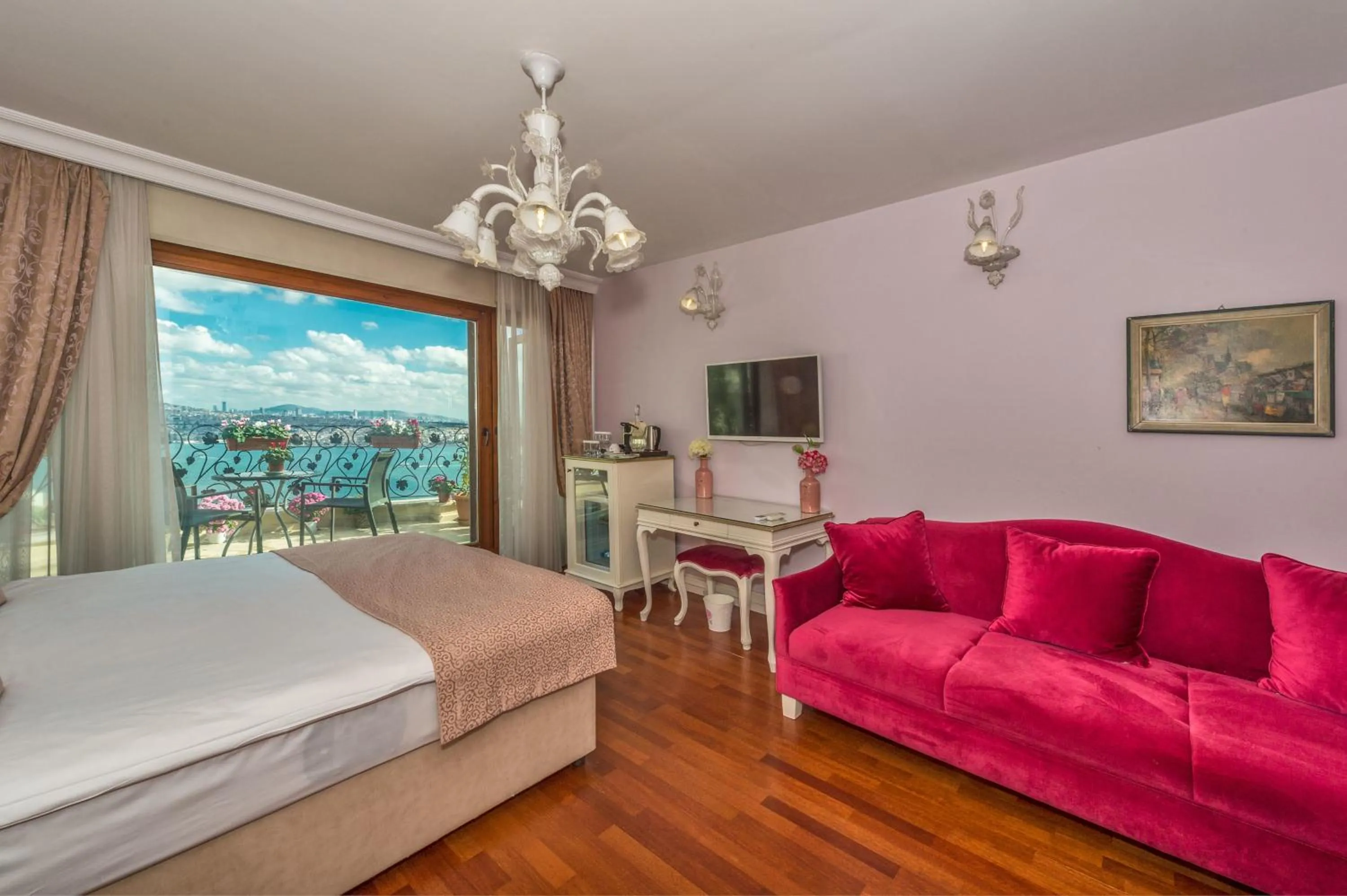 Photo of the whole room in Suitel Bosphorus Taksim