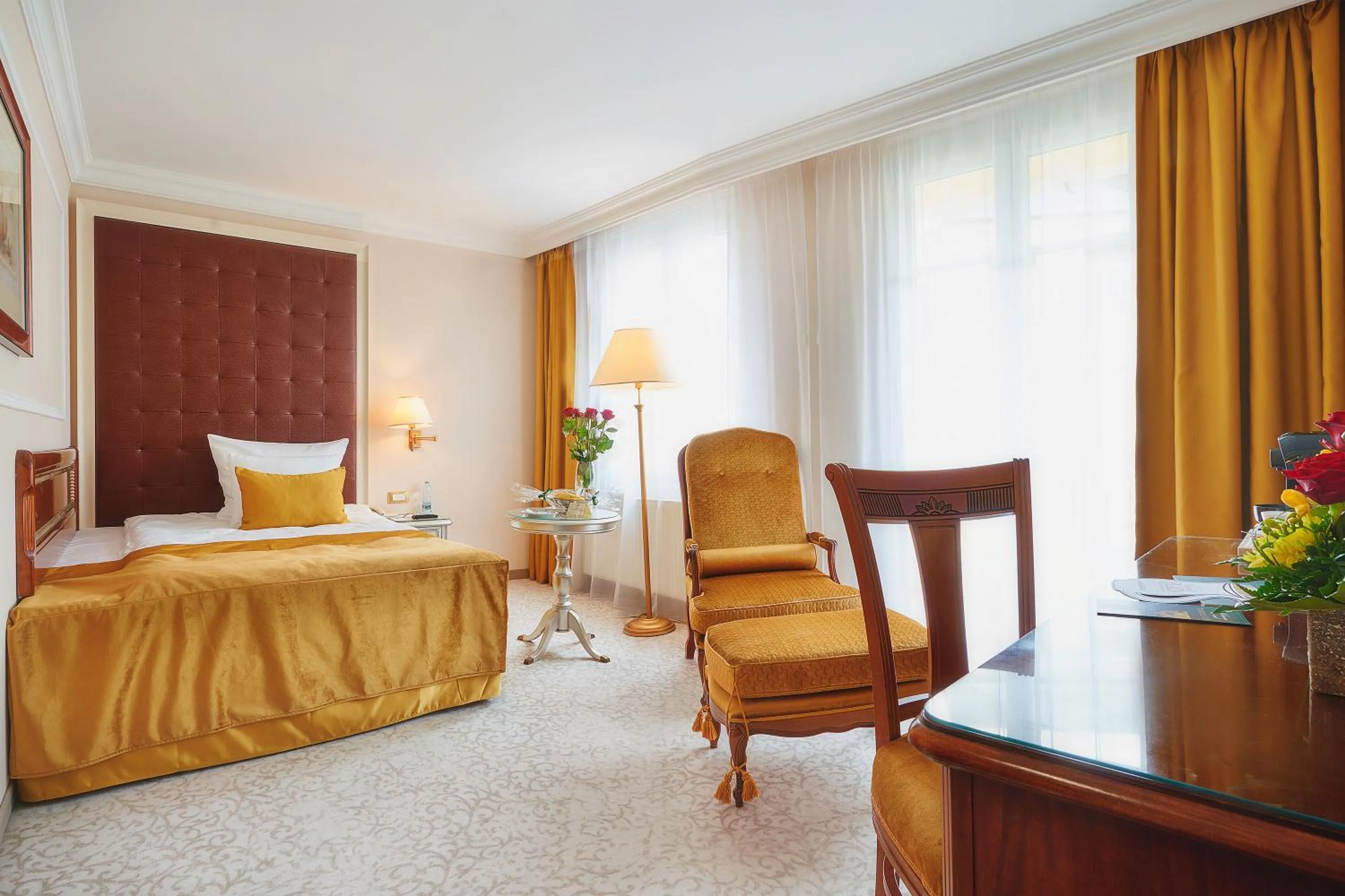 Bedroom, Bed in Carlsbad Plaza Medical Spa & Wellness hotel