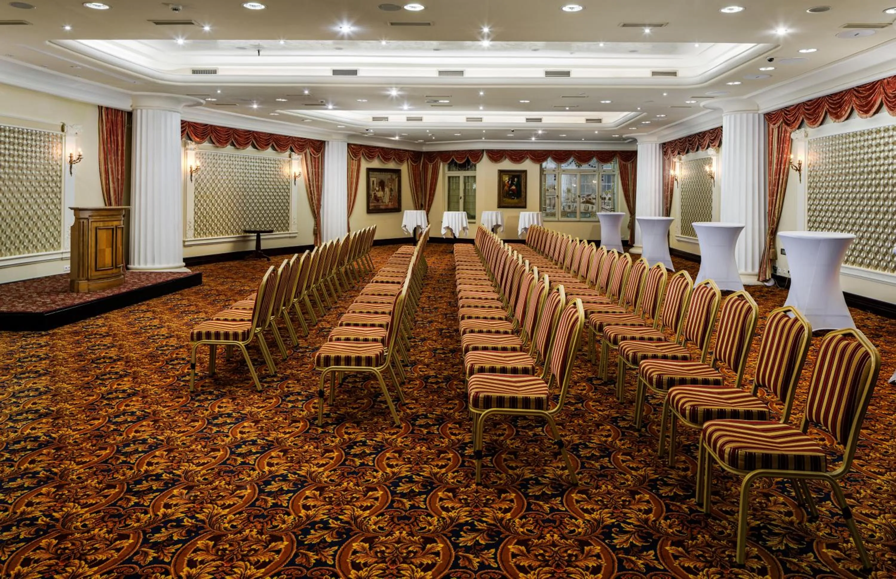 Meeting/conference room in Carlsbad Plaza Medical Spa & Wellness hotel