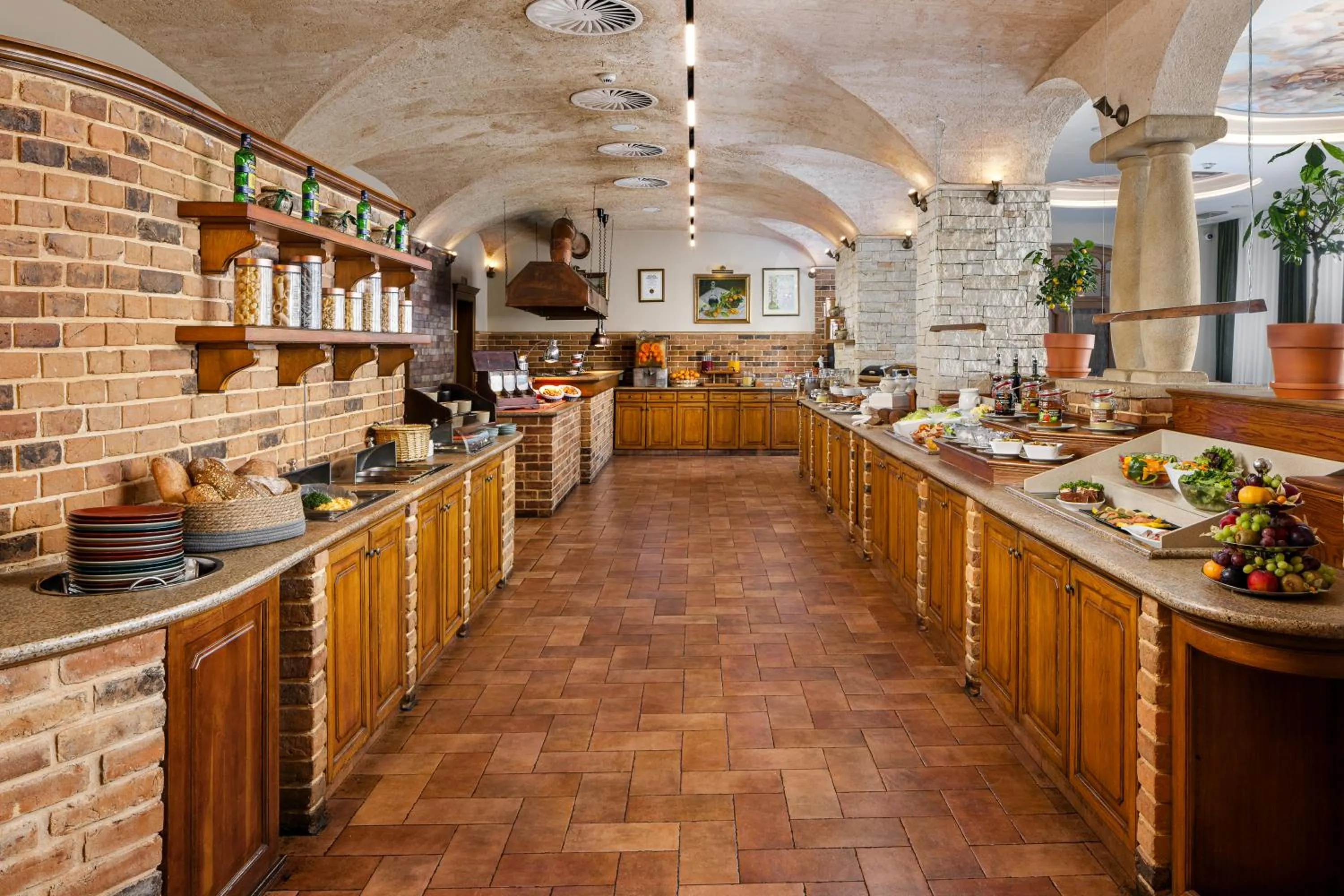 Restaurant/places to eat in Carlsbad Plaza Medical Spa & Wellness hotel