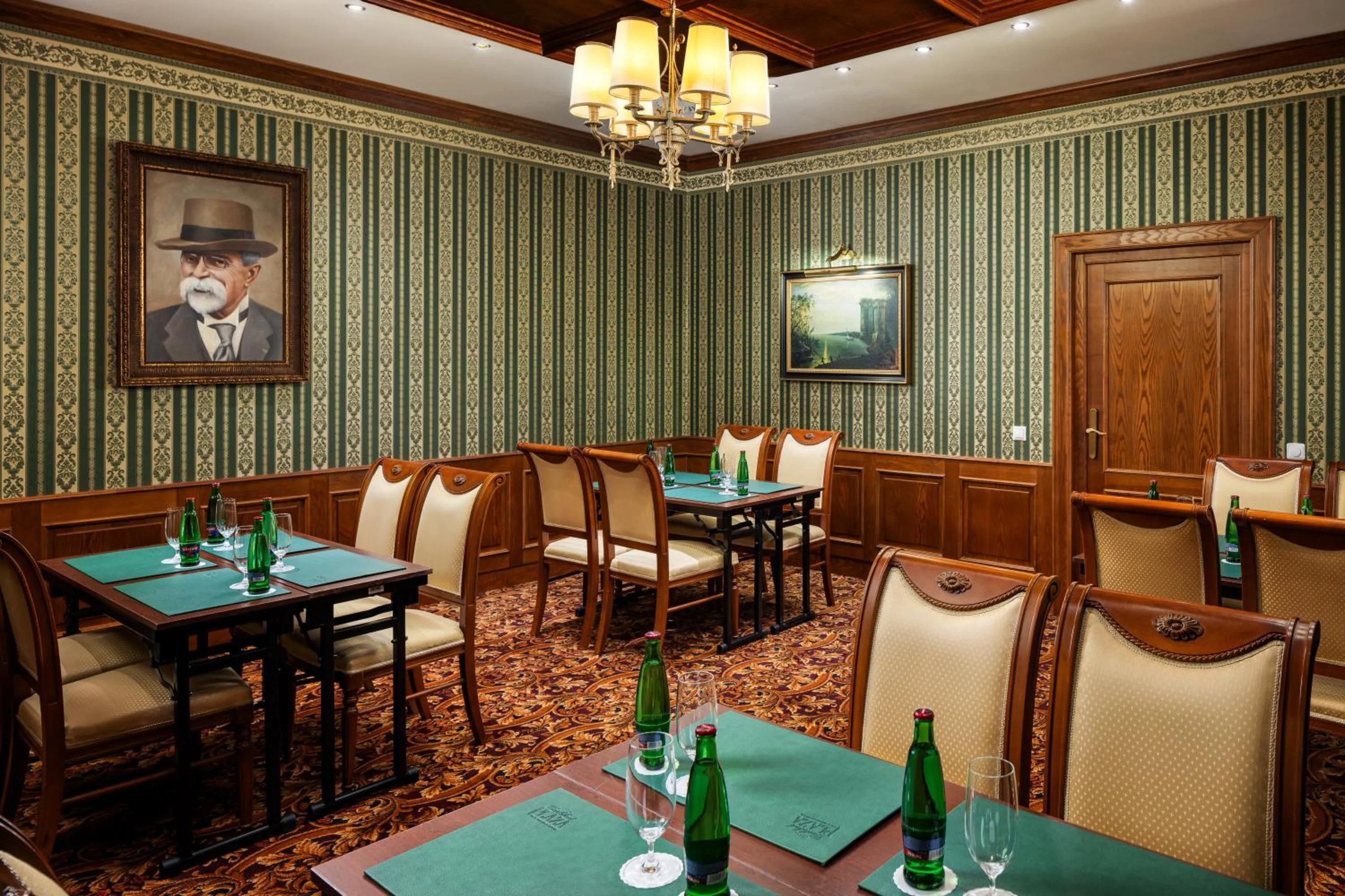 Meeting/conference room in Carlsbad Plaza Medical Spa & Wellness hotel