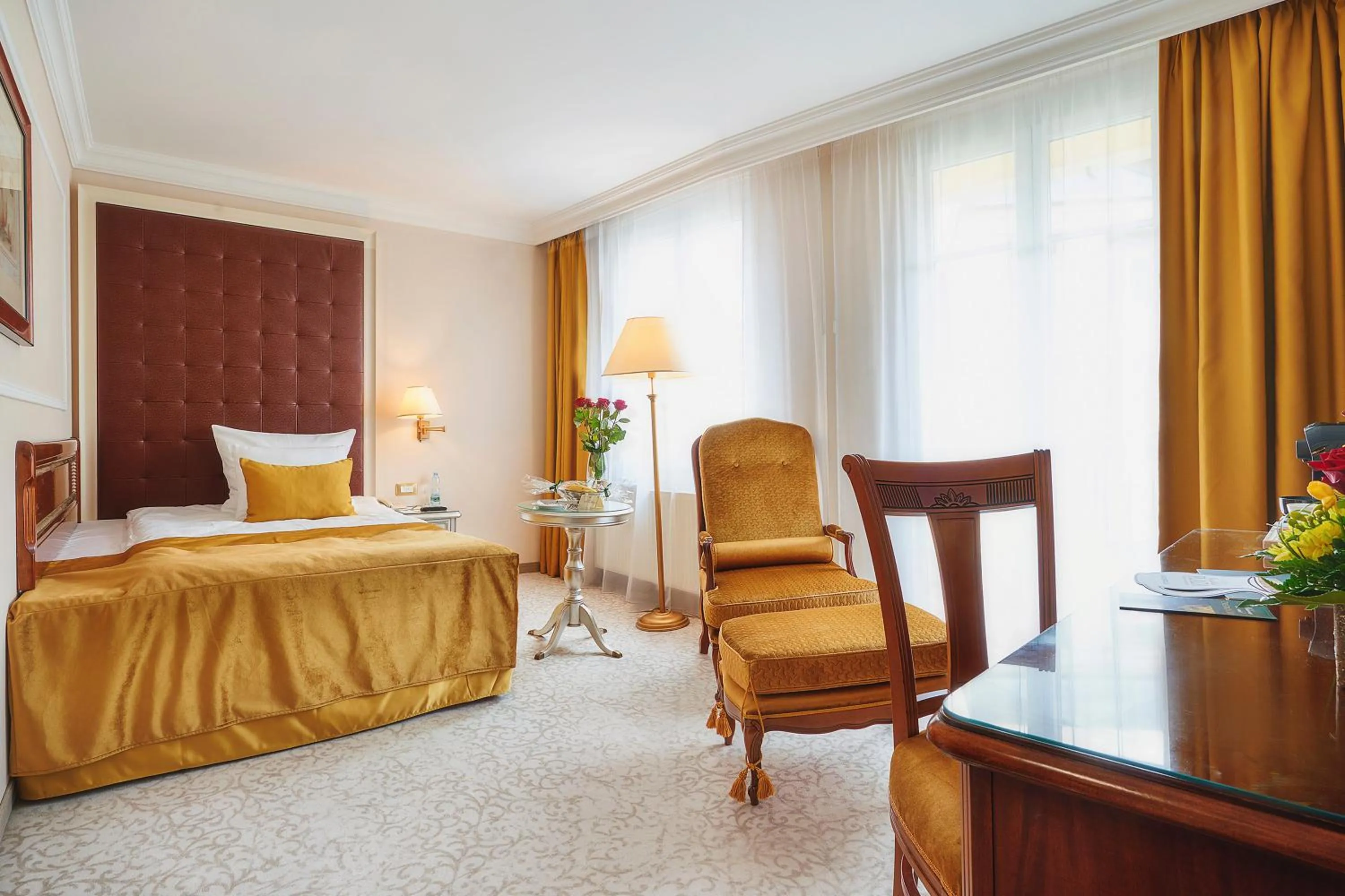 Bed in Carlsbad Plaza Medical Spa & Wellness hotel