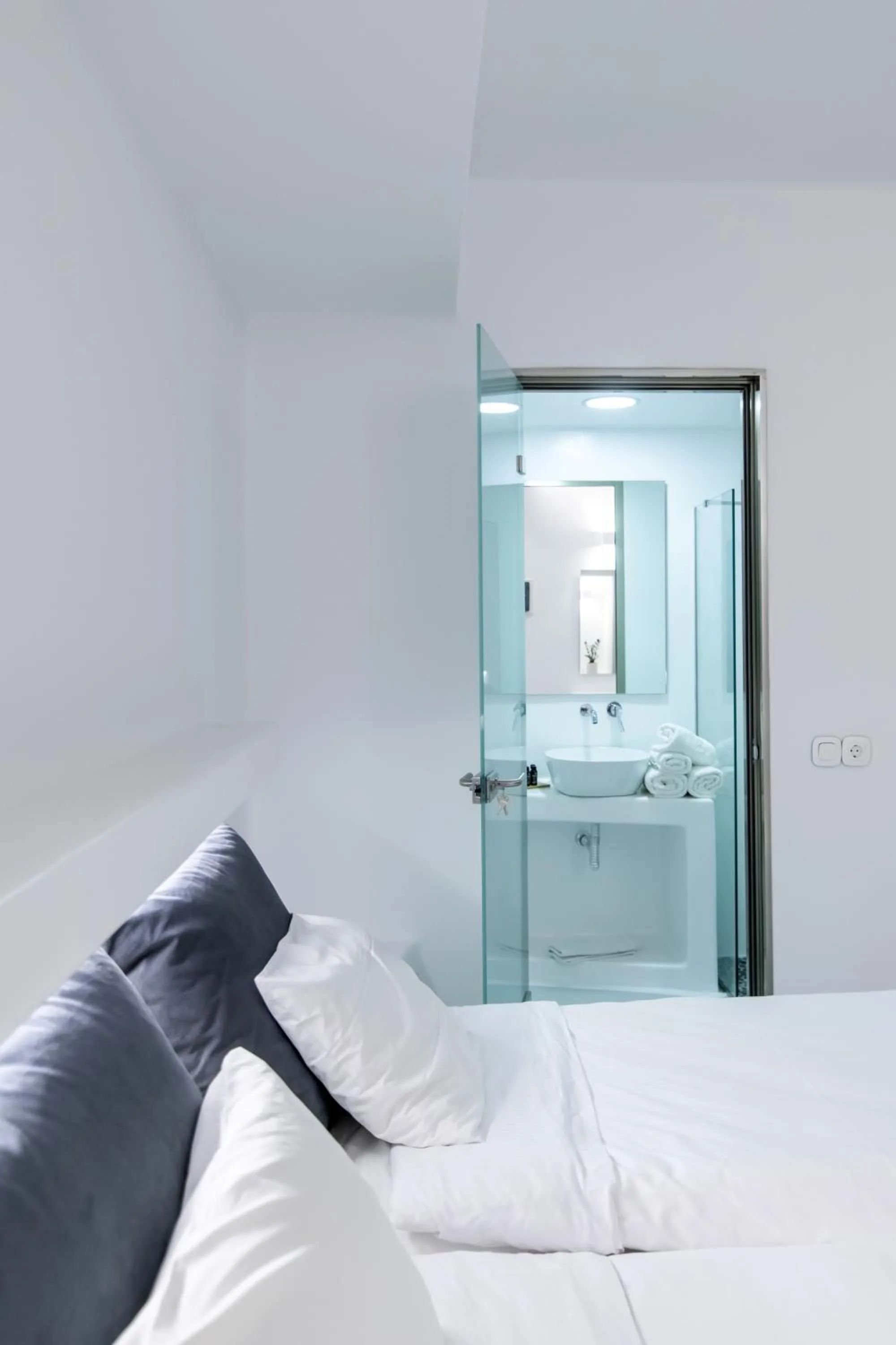 Bathroom, Bed in Byzantio City Hotel